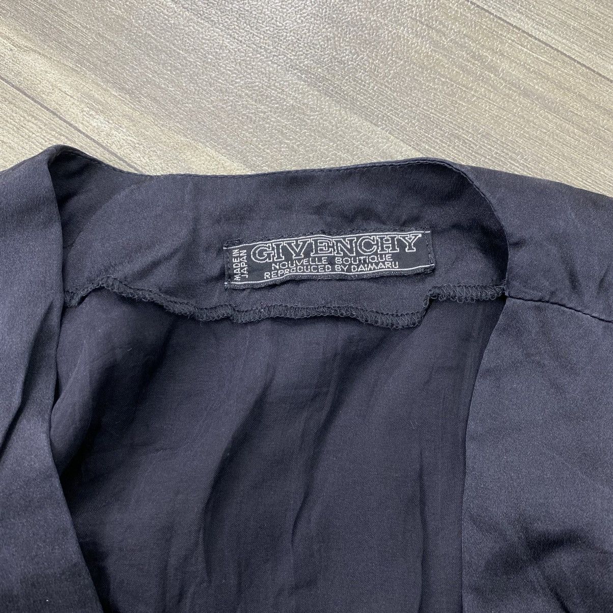 Givenchy Vintage Givenchy Nouvelle Boutique Luxury V-Neckline Blouse Size S / US 4 / IT 40 - 4 Thumbnail