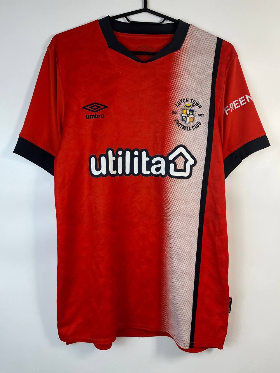 Umbro LUTON TOWN 2021-22 HOME SHIRT UMBRO FOOTBALL UTILITA SIZE S Size US S / EU 44-46 / 1 - 1 Thumbnail
