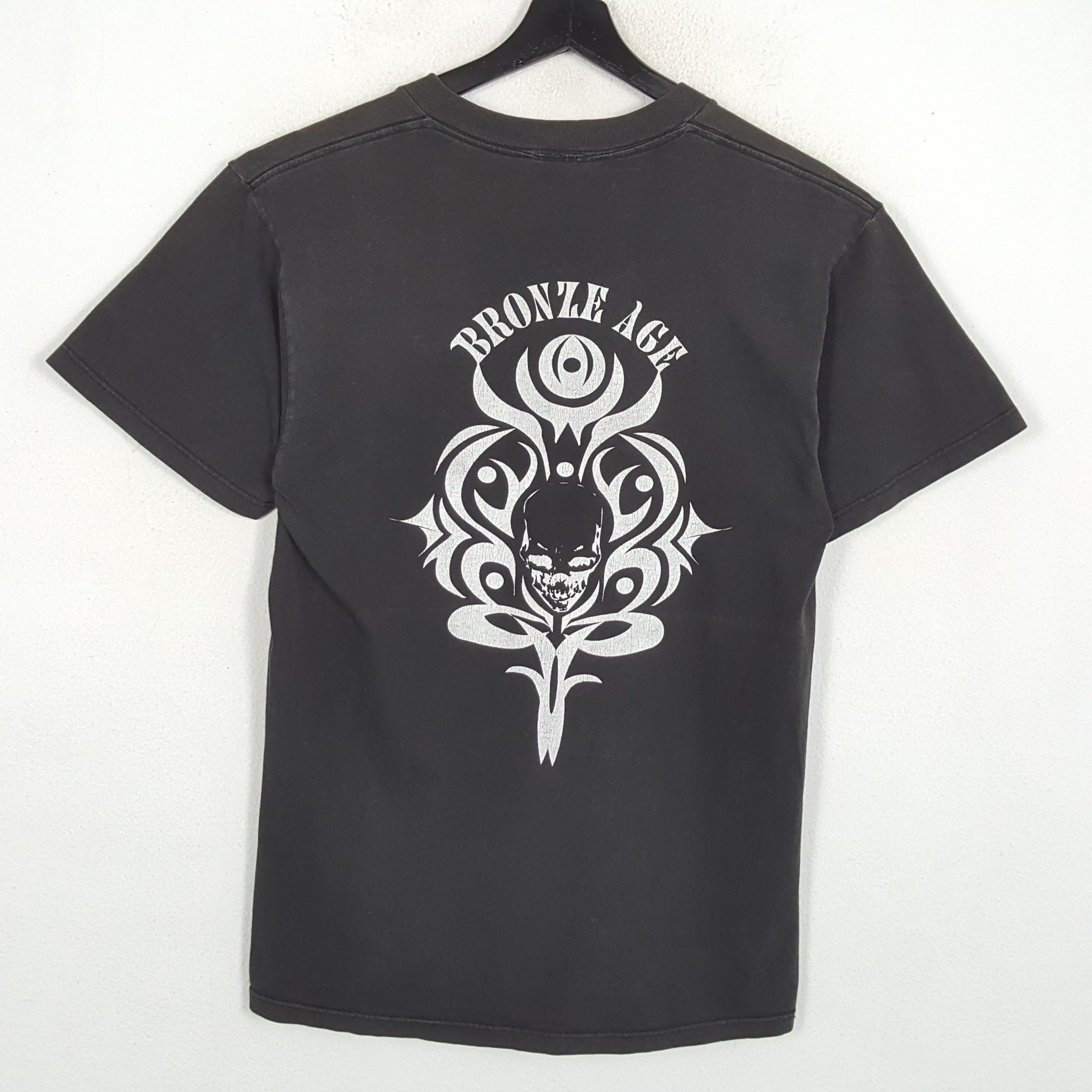 BRONZE AGE Surfing Style Skulls Design Vintage Tshirt
