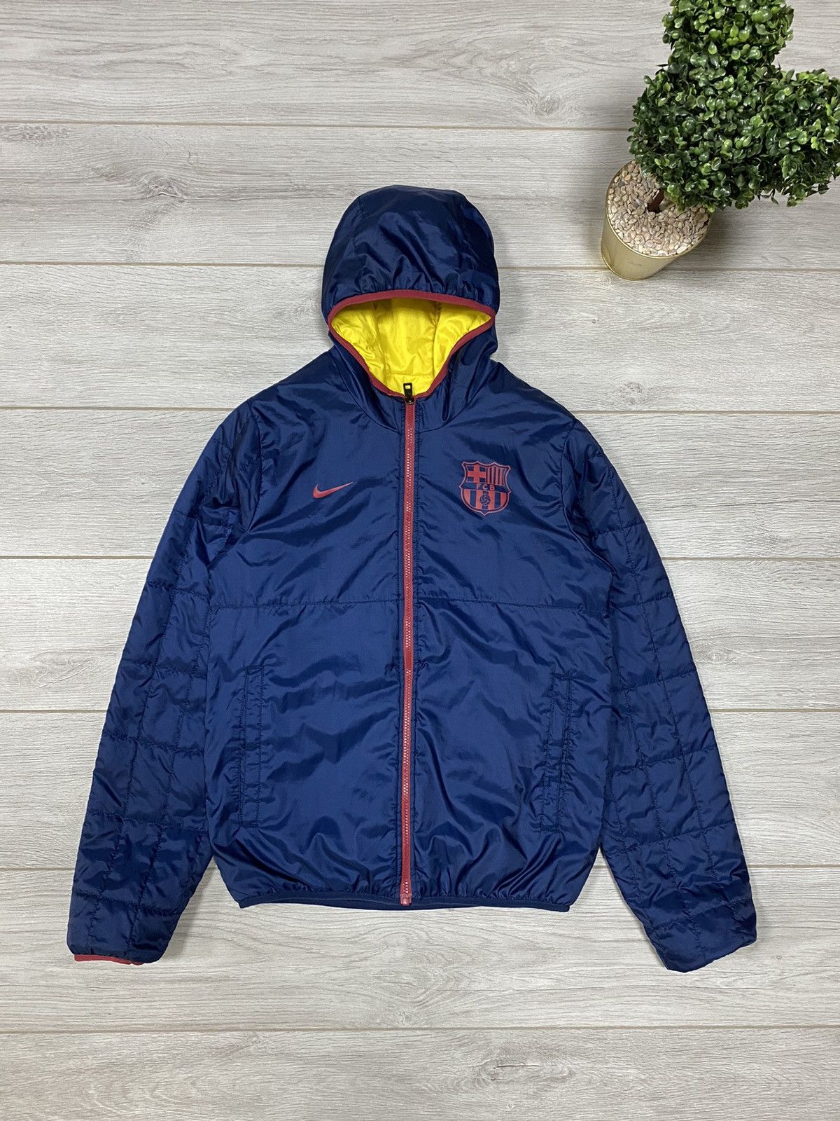 Nike Nike 2 in 1 reversible Barcelona double sided micropuffer Size US S / EU 44-46 / 1 - 2 Thumbnail