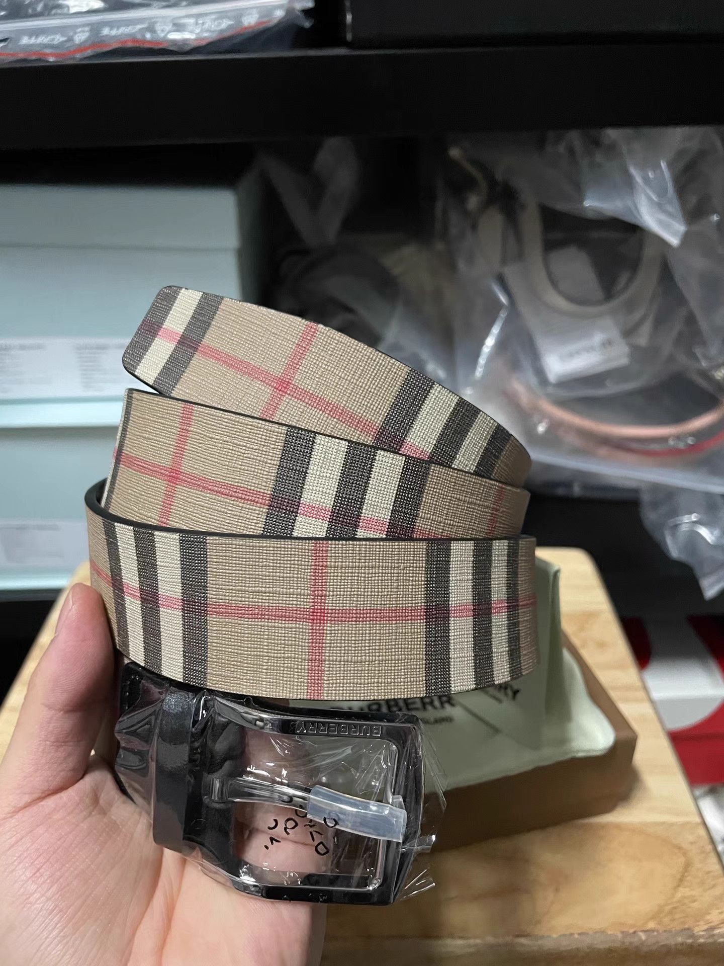 Burberry Burberry Classic Beige Leather Belt K6 Size ONE SIZE - 1 Thumbnail