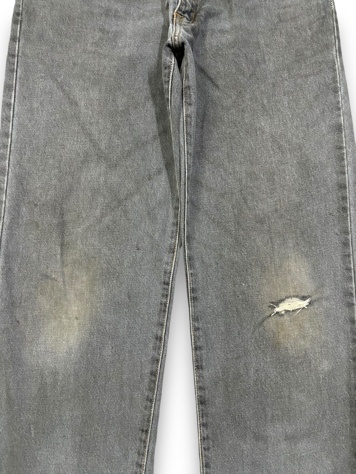 Uniqlo Vintage 90s Uniqlo Dirty Faded Loose Taper Ripped Jeans Size US 32 / EU 48 - 6 Thumbnail