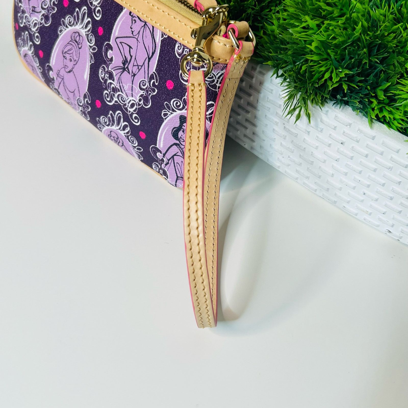 Dooney & Bourke Disney Dooney & Bourke Princess Half Marathon 2015 Wristlet Size ONE SIZE - 6 Thumbnail