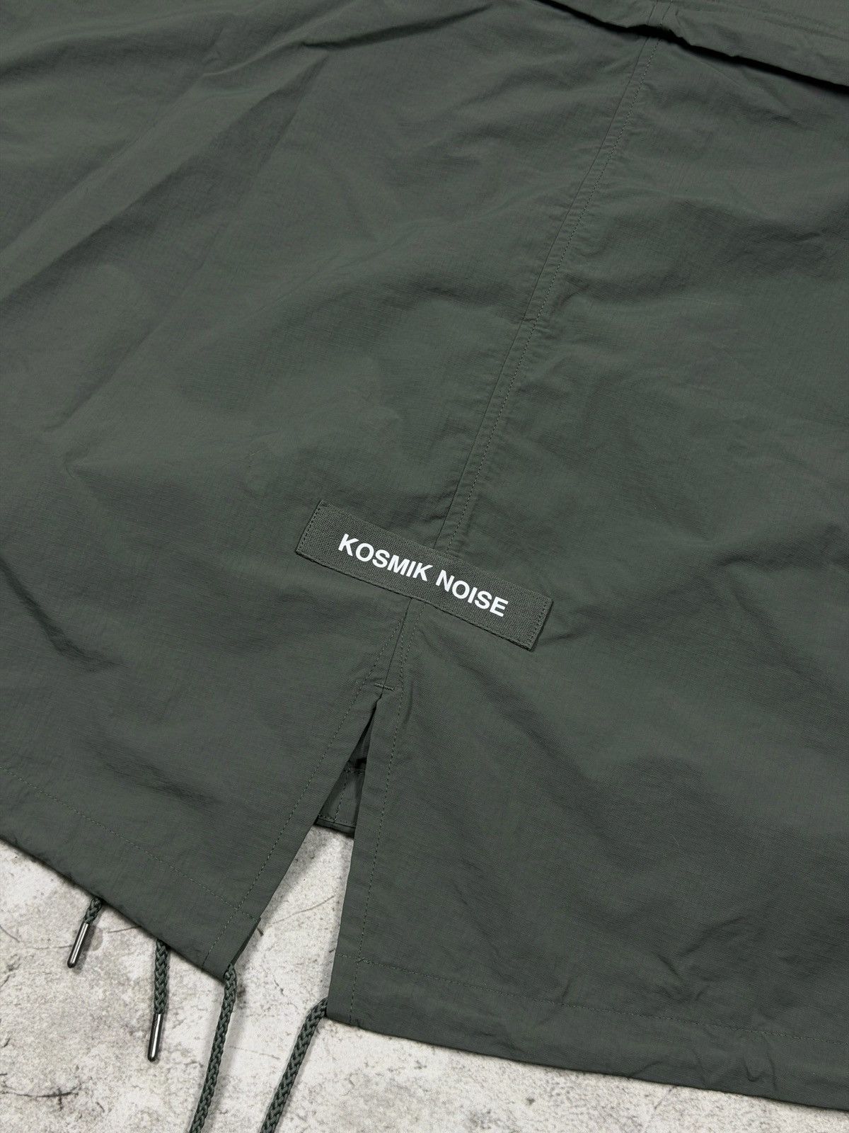 GU × Undercover GU × UNDERCOVER transformer jacket/cloak. Size US L / EU 52-54 / 3 - 7 Thumbnail