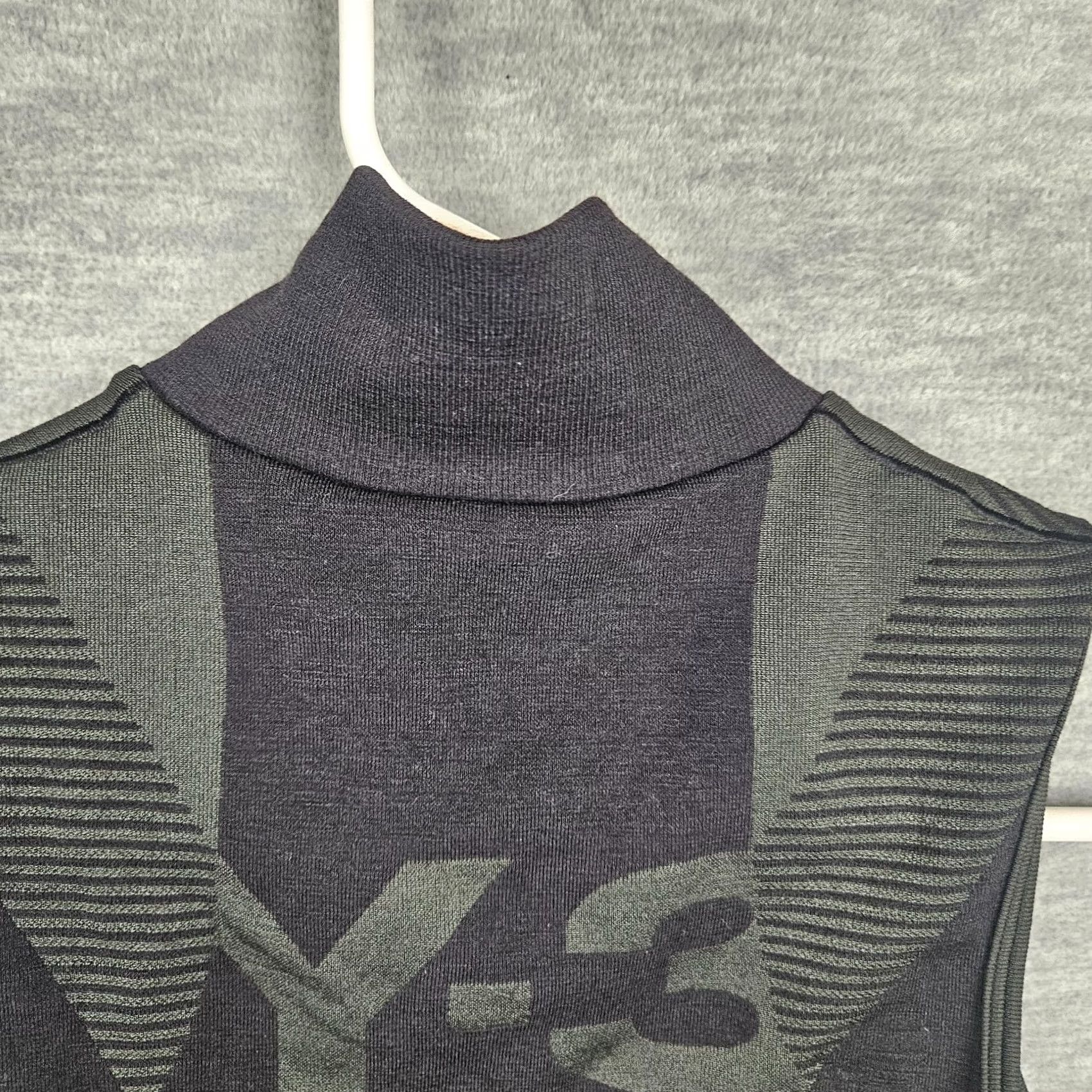 Yohji Yamamoto Y-3 Yohji Yamamoto Seamless Women's Crop Rib Knit Sport Top XS Black Crop Top Womens XS Knit Sportswear Casual Sleeveless V-Neck Size XS / US 0-2 / IT 36-38 - 6 Thumbnail