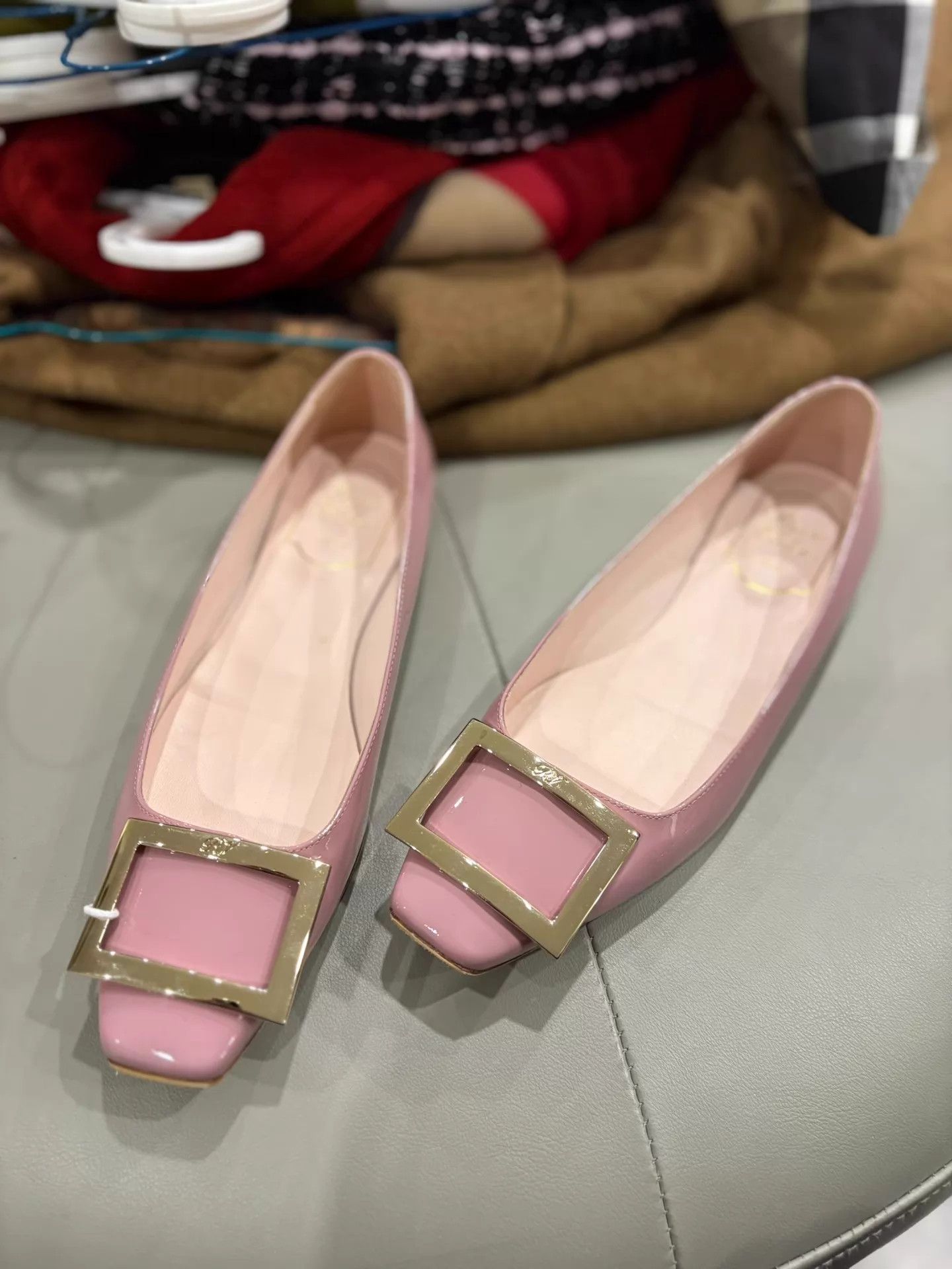 Roger Vivier RV sakura pink & champagne gold patent leather mule Size US 6 / IT 36 - 1 Thumbnail