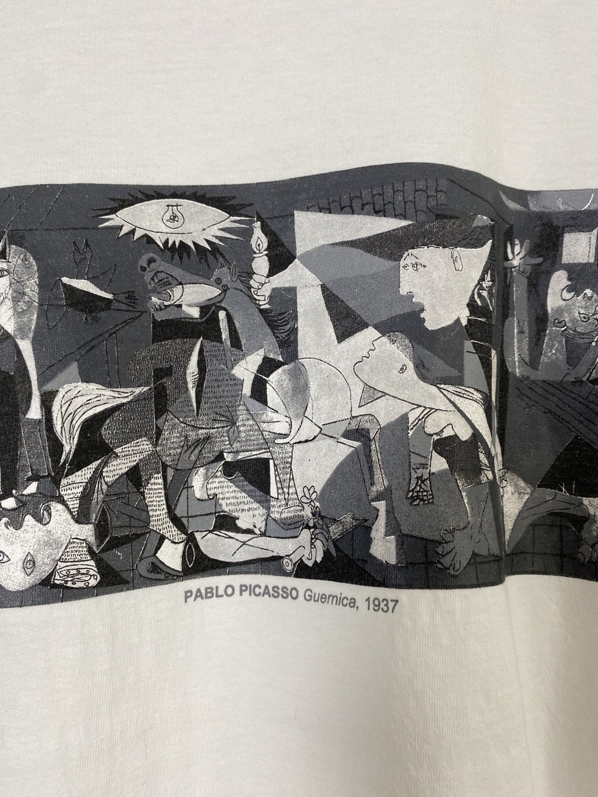 Vintage Vintage Picasso Guernica Art Tee Size US M / EU 48-50 / 2 - 3 Thumbnail