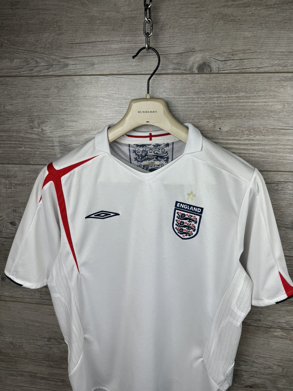 Umbro ENGLAND 2005 2007 HOME SHIRT FOOTBALL SOCCER JERSEY SIZE L Size US L / EU 52-54 / 3 - 3 Thumbnail