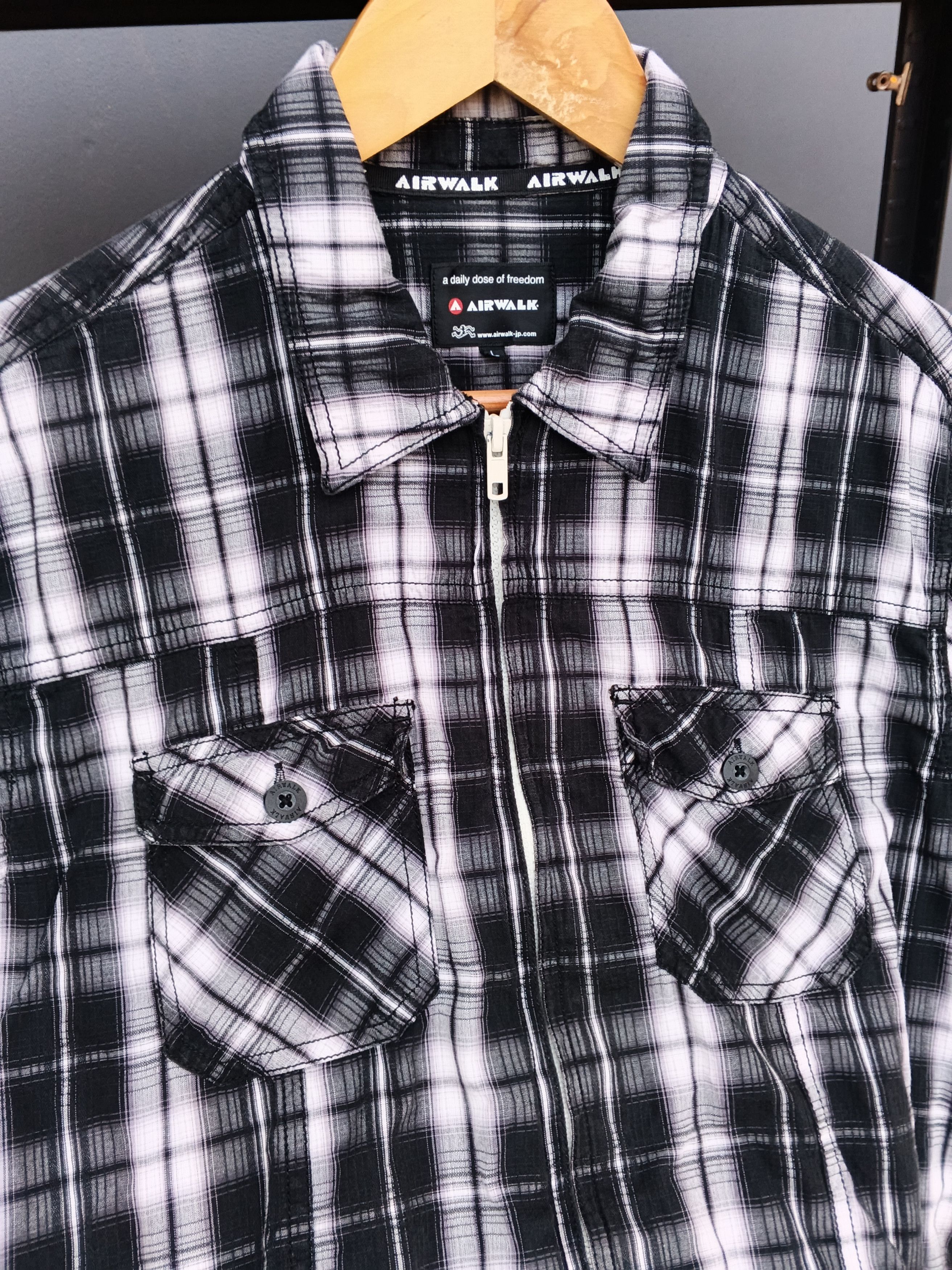 Airwalk Vintage Skate Airwalk Plain Zip-Up Shirt Size US L / EU 52-54 / 3 - 3 Thumbnail
