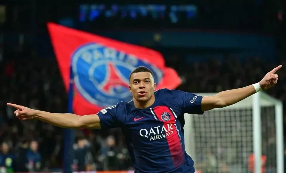 Nike PSG PARIS SAINT-GERMAIN 2024 MBAPPE FOOTBALL SOCCER JERSEY Size US S / EU 44-46 / 1 - 14 Thumbnail