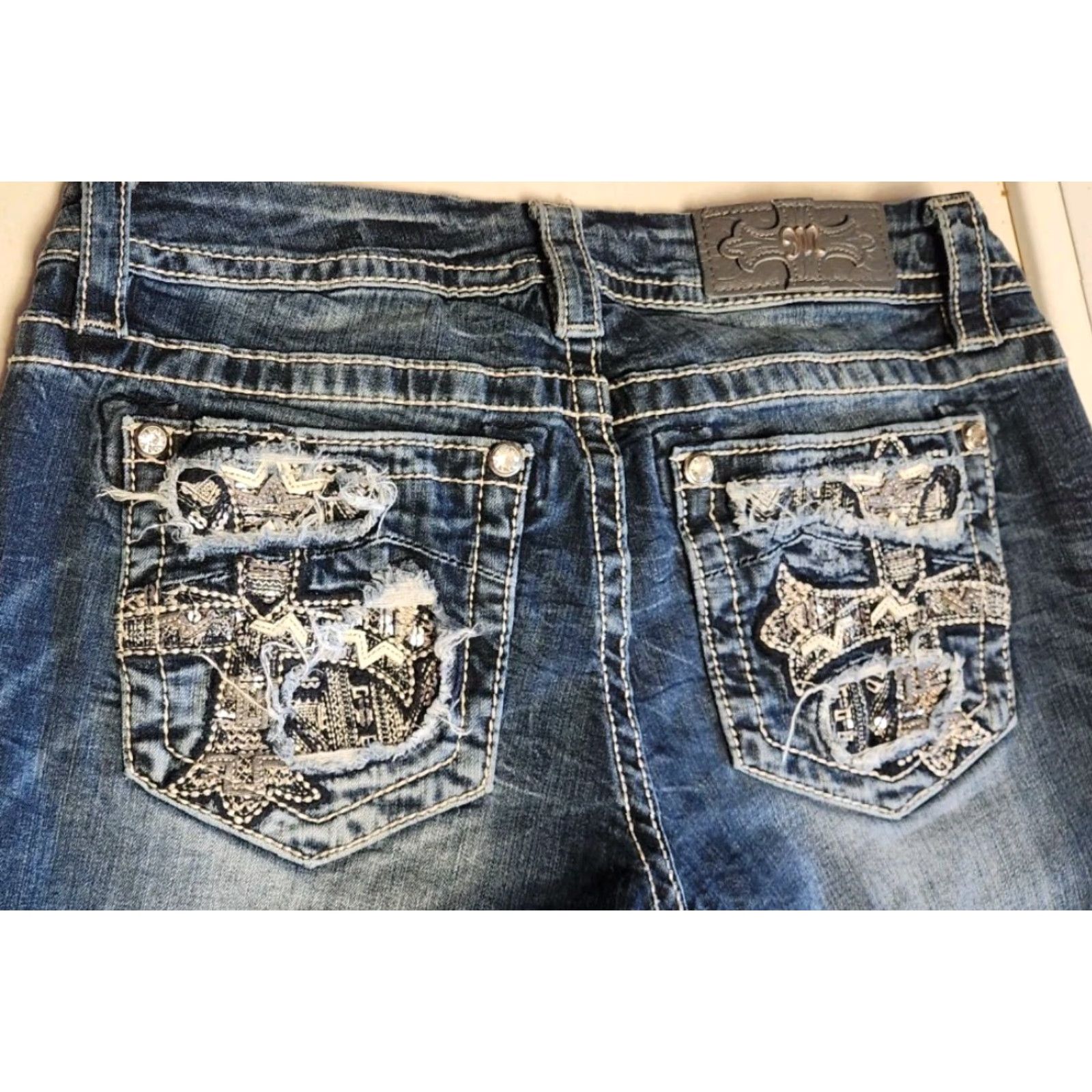 Miss Me MISS ME Easy Crop Jeans Women's 28 Denim Cross Pockets Mid-Rise Jeans Professionals? Size 28" / US 6 / IT 42 - 5 Thumbnail