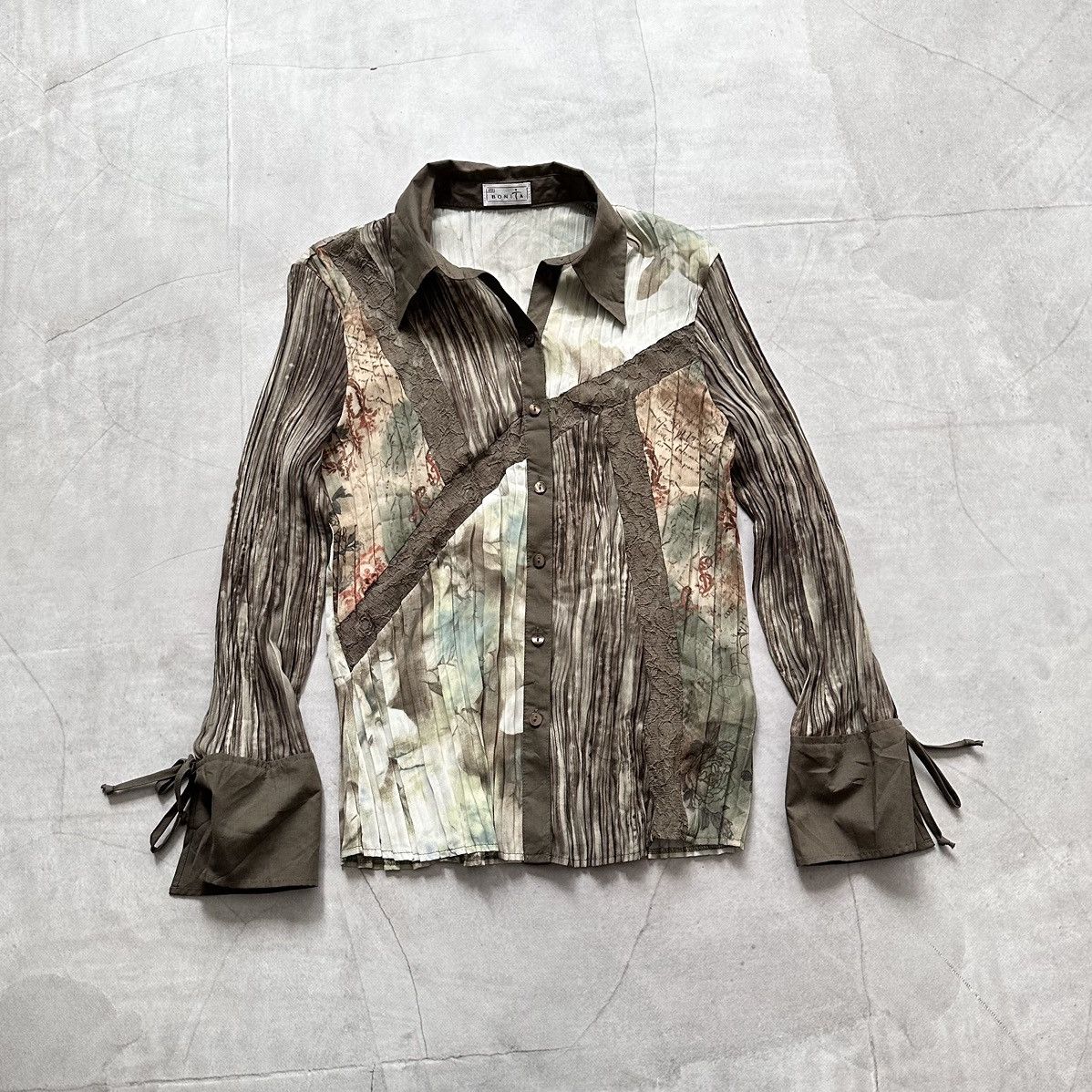 Pleats Please Issey Miyake Bonita Issey Miyake Pleats Please Style Pleated Lace Shirt Size M / US 6-8 / IT 42-44 - 1 Thumbnail