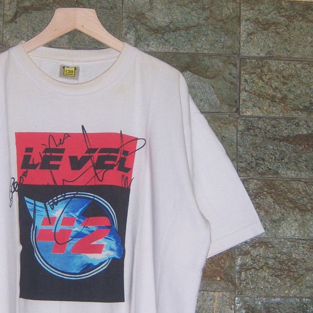 Band Tees Late 90s Level 42 Indonesian Fans Club Size US L / EU 52-54 / 3 - 2 Thumbnail