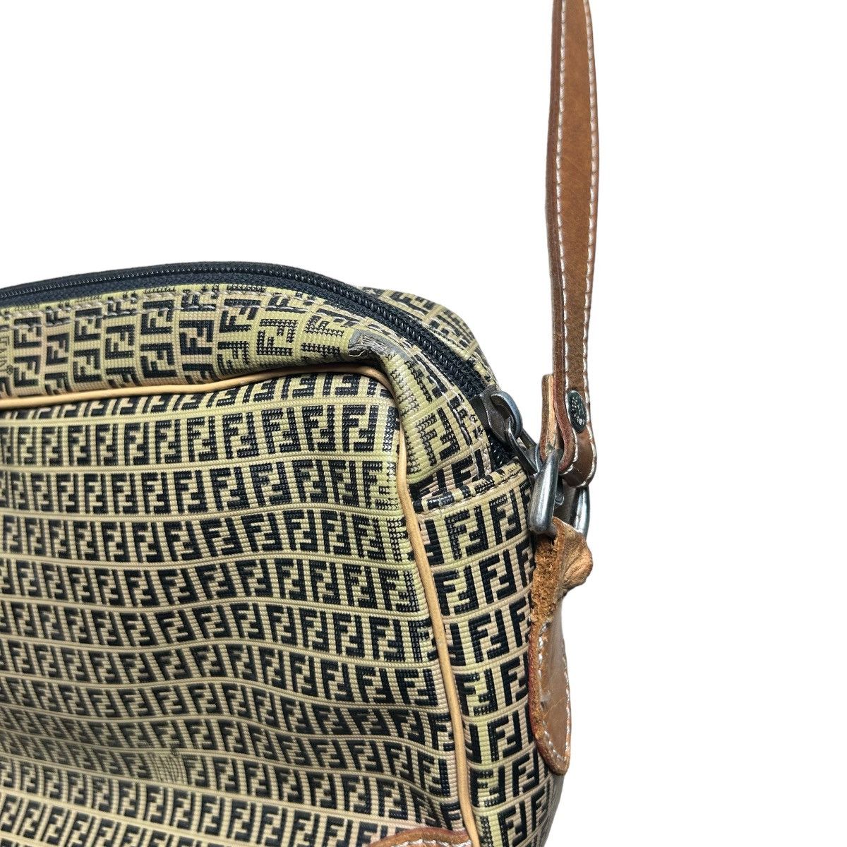 Fendi Fendi Roma Monogram Leather Sling Shoulder Bag Size ONE SIZE - 6 Thumbnail