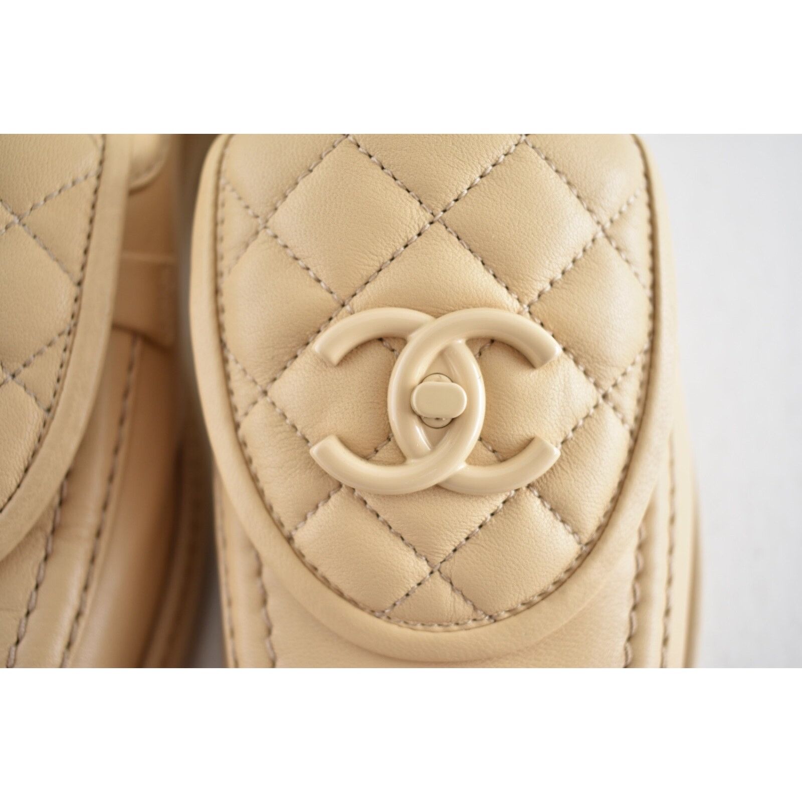 Chanel Chanel Beige Leather Quilted Flap Turnlock CC Logo Moccasin Size US 7.5 / IT 37.5 - 12 Thumbnail