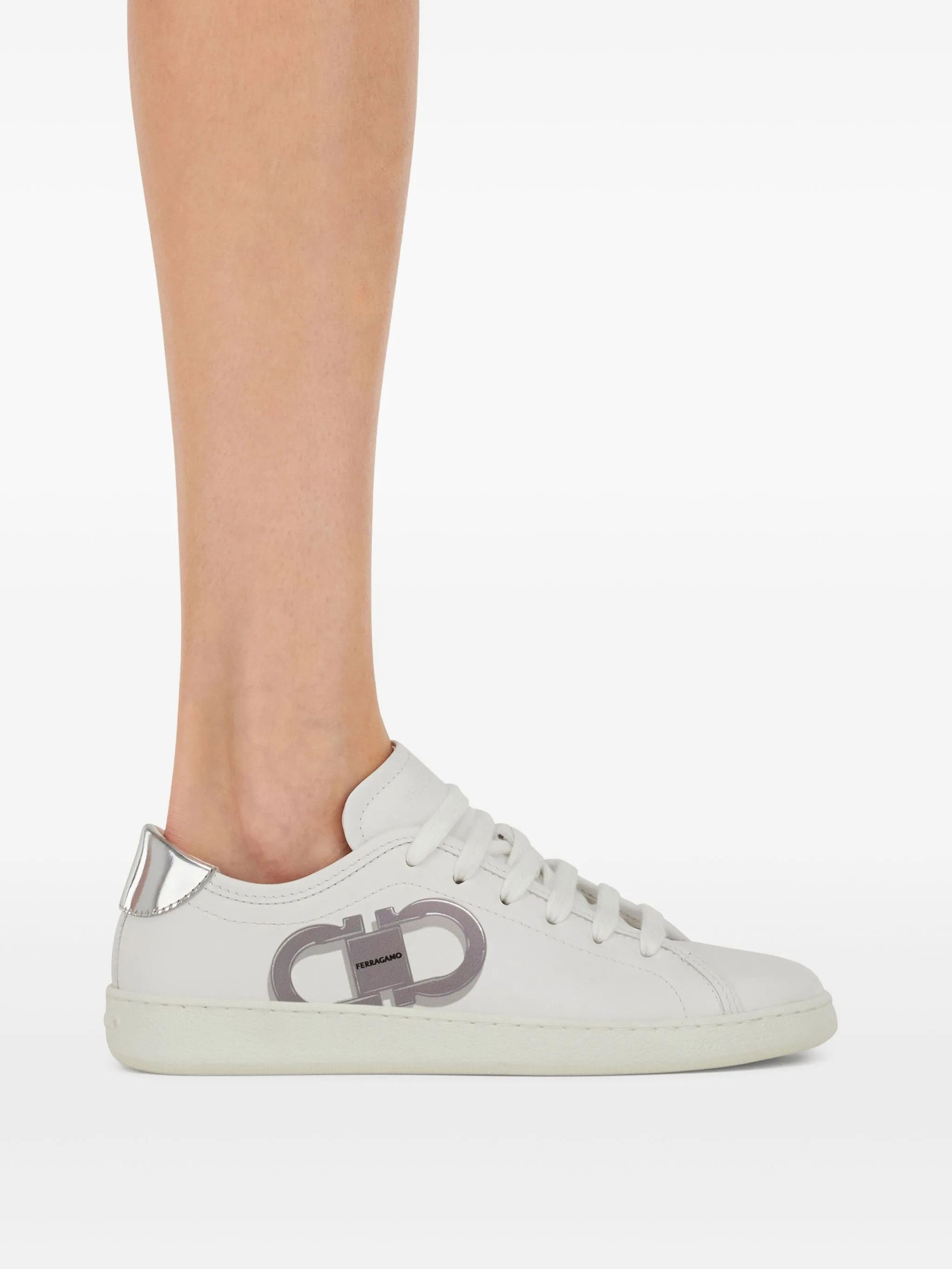 Salvatore Ferragamo o1s1rm0526 Double Gancini Low-Top Sneakers in White Size US 11 / IT 41 - 6 Thumbnail