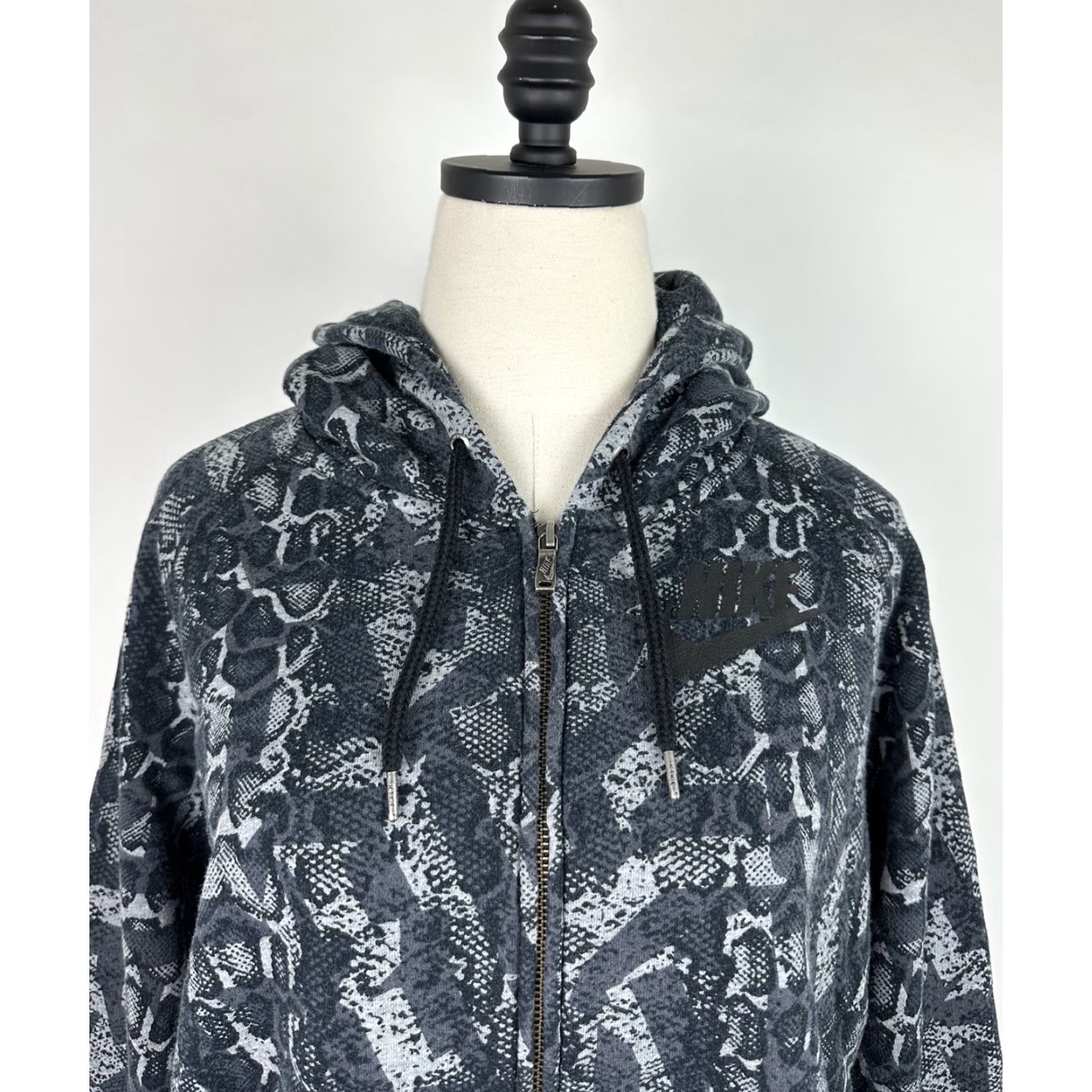 Nike VINTAGE Nike Hoodie Sweatshirt Womens Large Snakeskin Print Charcoal Gray Full Zip Gym Size L / US 10 / IT 46 - 2 Thumbnail