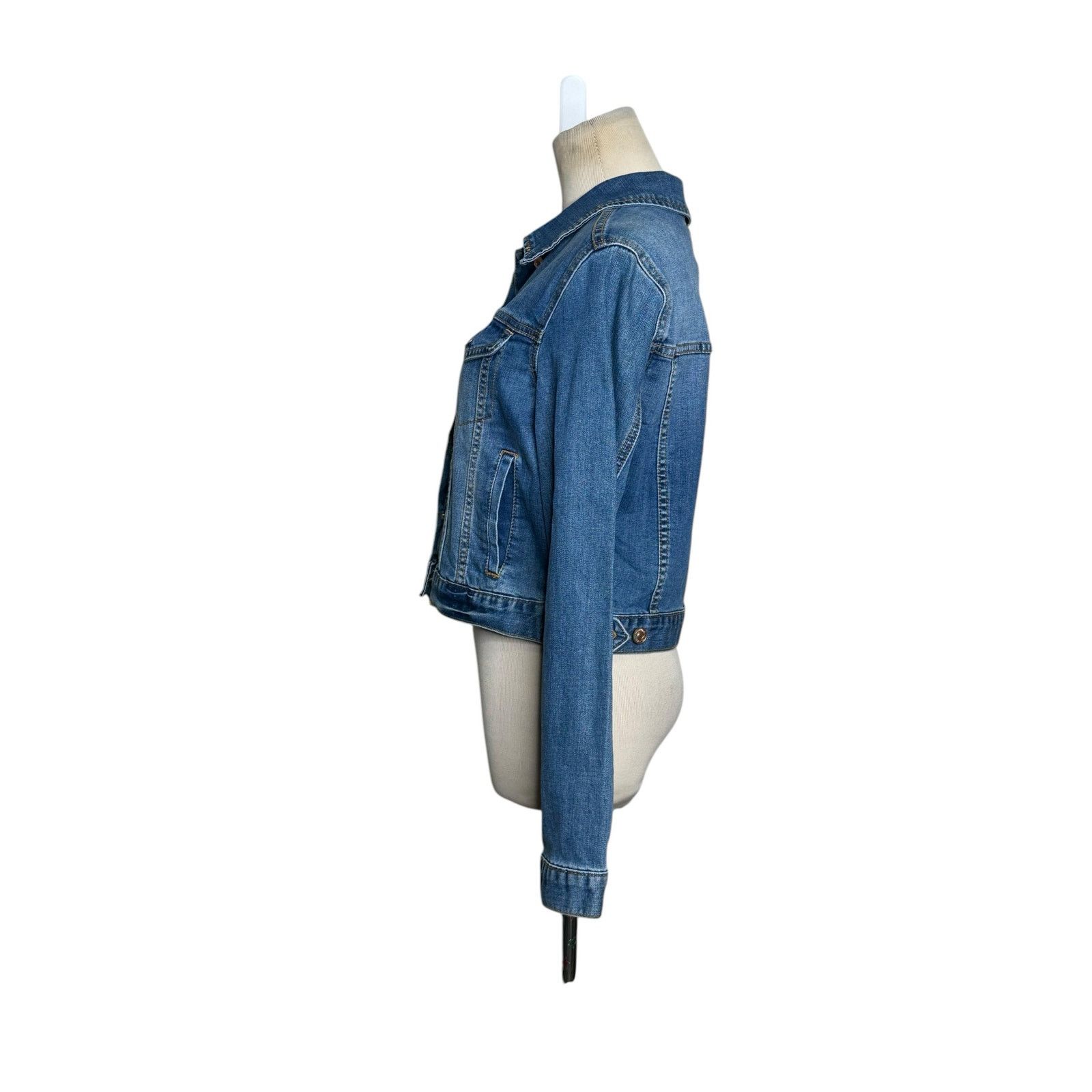 Forever 21 Forever 21 blue denim long sleeves button jean jacket size M Size M / US 6-8 / IT 42-44 - 8 Thumbnail