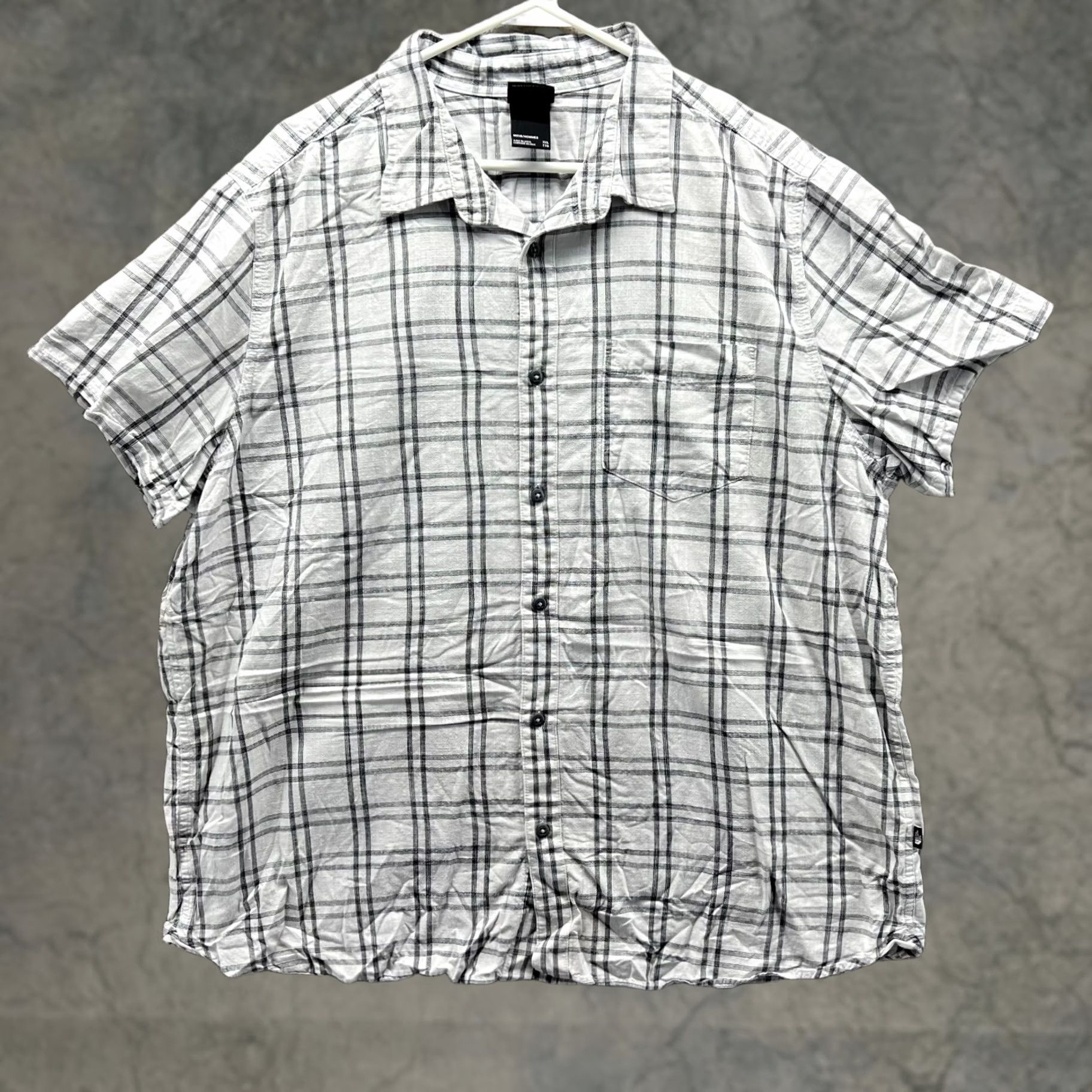 The North Face VINTAGE The North Face Shirt Men 2XL White Button-Down Check Short Sleeve Chambray Hike Size US XXL / EU 58 / 5 - 1 Thumbnail