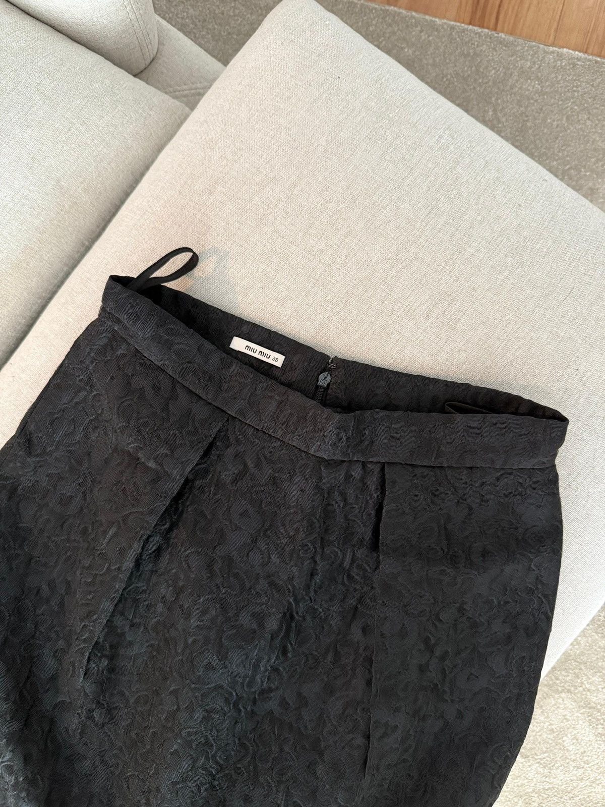 Miu Miu Silk Pencil Skirt - Black Floral - XS Size 26" / US 2 / IT 38 - 7 Thumbnail
