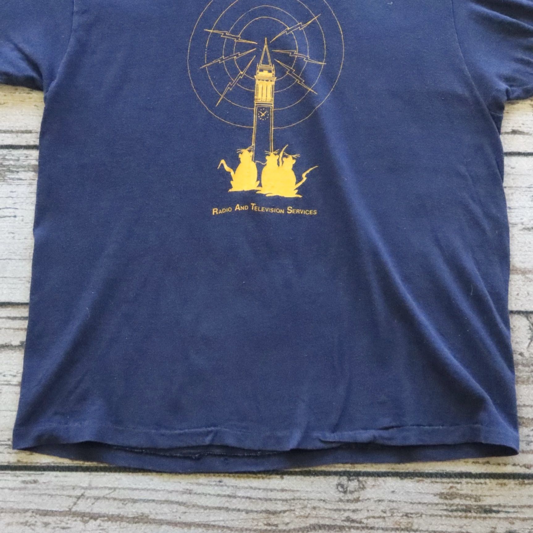 Hanes VINTAGE Hanes UC Berkeley Radio and Television Service Tee Shirt XL Blue Mens T-Shirt 60s 70s Size US XL / EU 56 / 4 - 3 Thumbnail