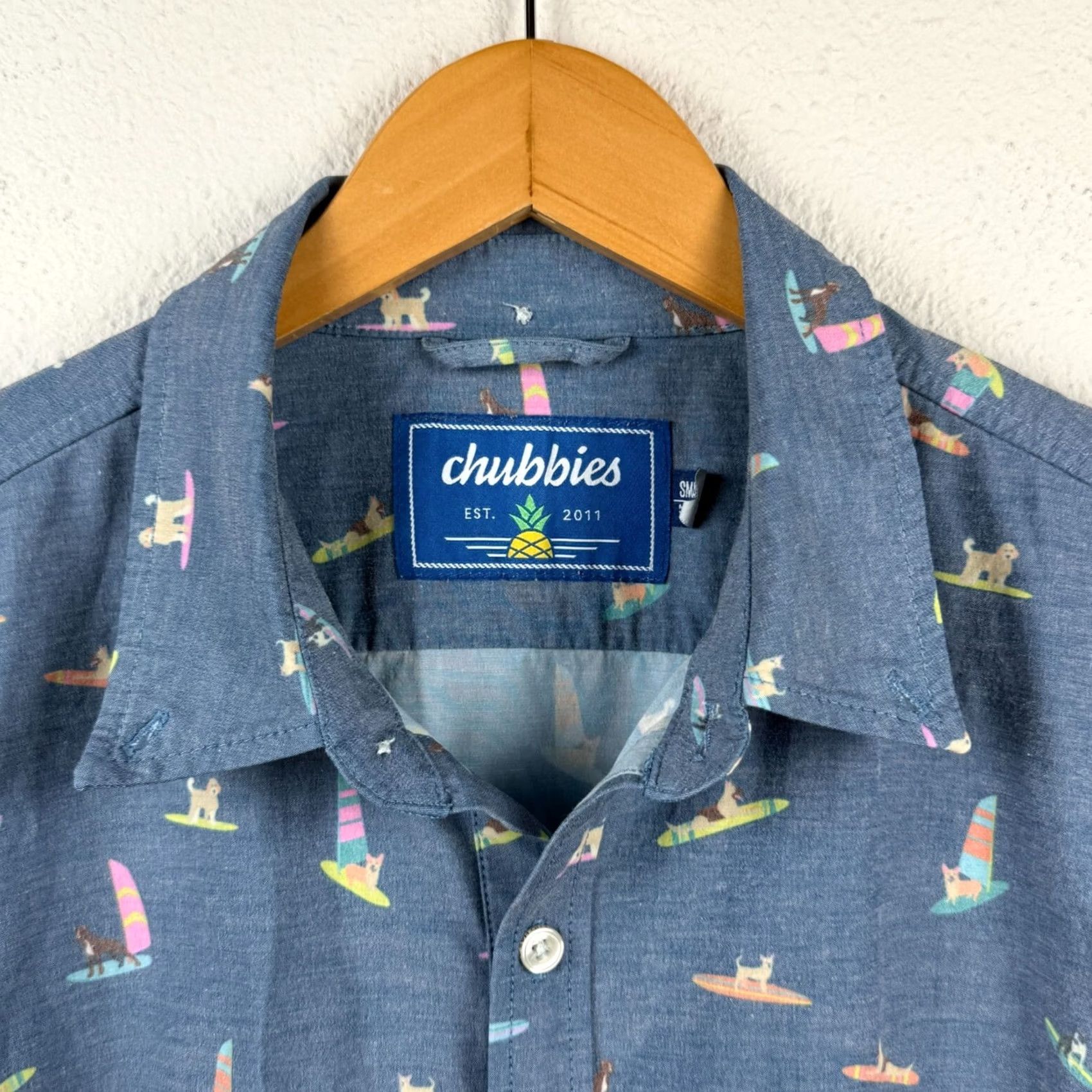 Chubbies Chubbies Shirt Mens S Blue Dog Surf Short Sleeve Button Up Summer Preppy Shirt Size US S / EU 44-46 / 1 - 4 Thumbnail