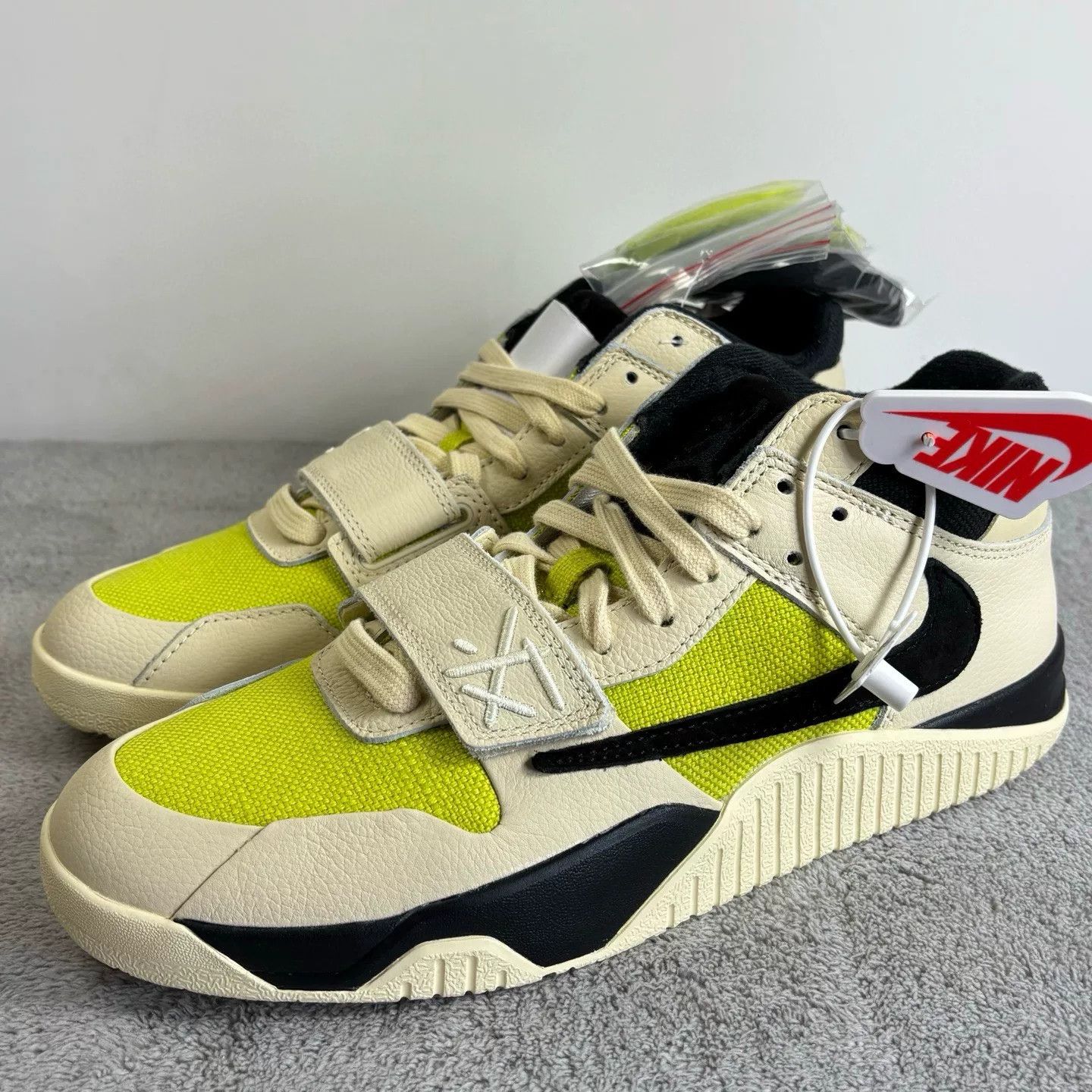 Nike Nike Yellow Lowtop Sneakers 44.5 Men Size US 11 / EU 44 - 1 Thumbnail