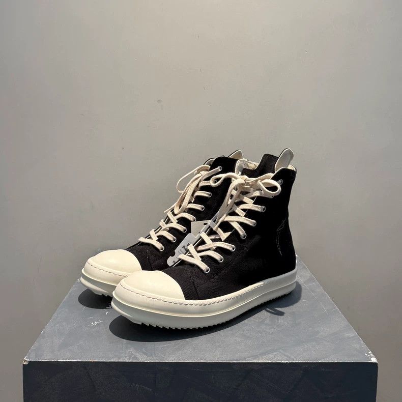 Gucci men’s slip ons (bee and star)