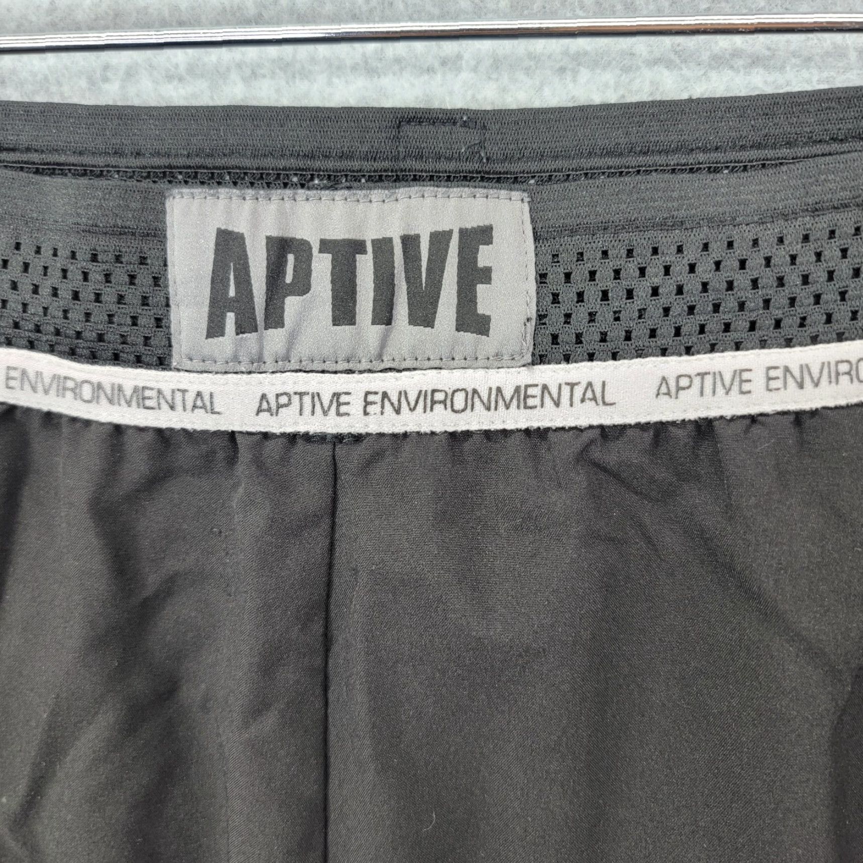 Vintage Aptive Shorts Mens Medium Black gym workout boxing running mmxx environmental Short Bermuda Sports Mens Black Size US 31 - 2 Thumbnail