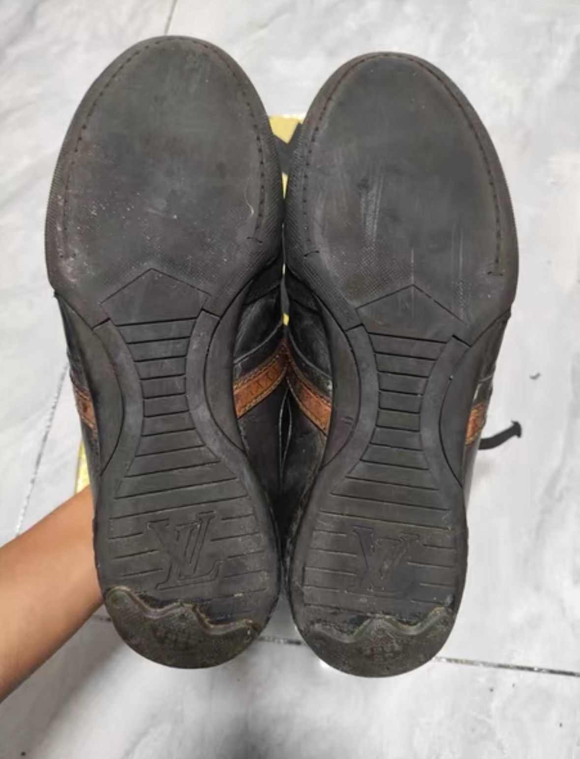 Louis Vuitton Louis Vuitton leather low top sneakers Size US 9 / EU 42 - 5 Thumbnail