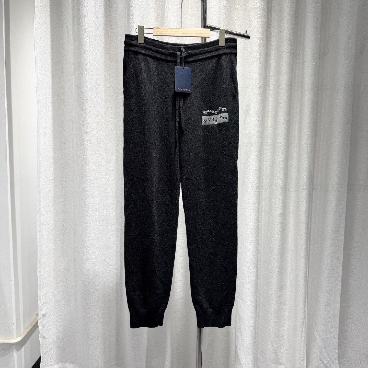 Louis Vuitton Louis Vuitton Knit Logo Sweatpants Size US 30 / EU 46 - 1 Thumbnail