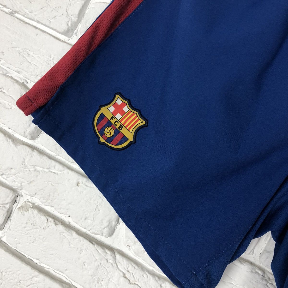 Nike Barcelona nike vintage shorts Size US 30 / EU 46 - 2 Thumbnail