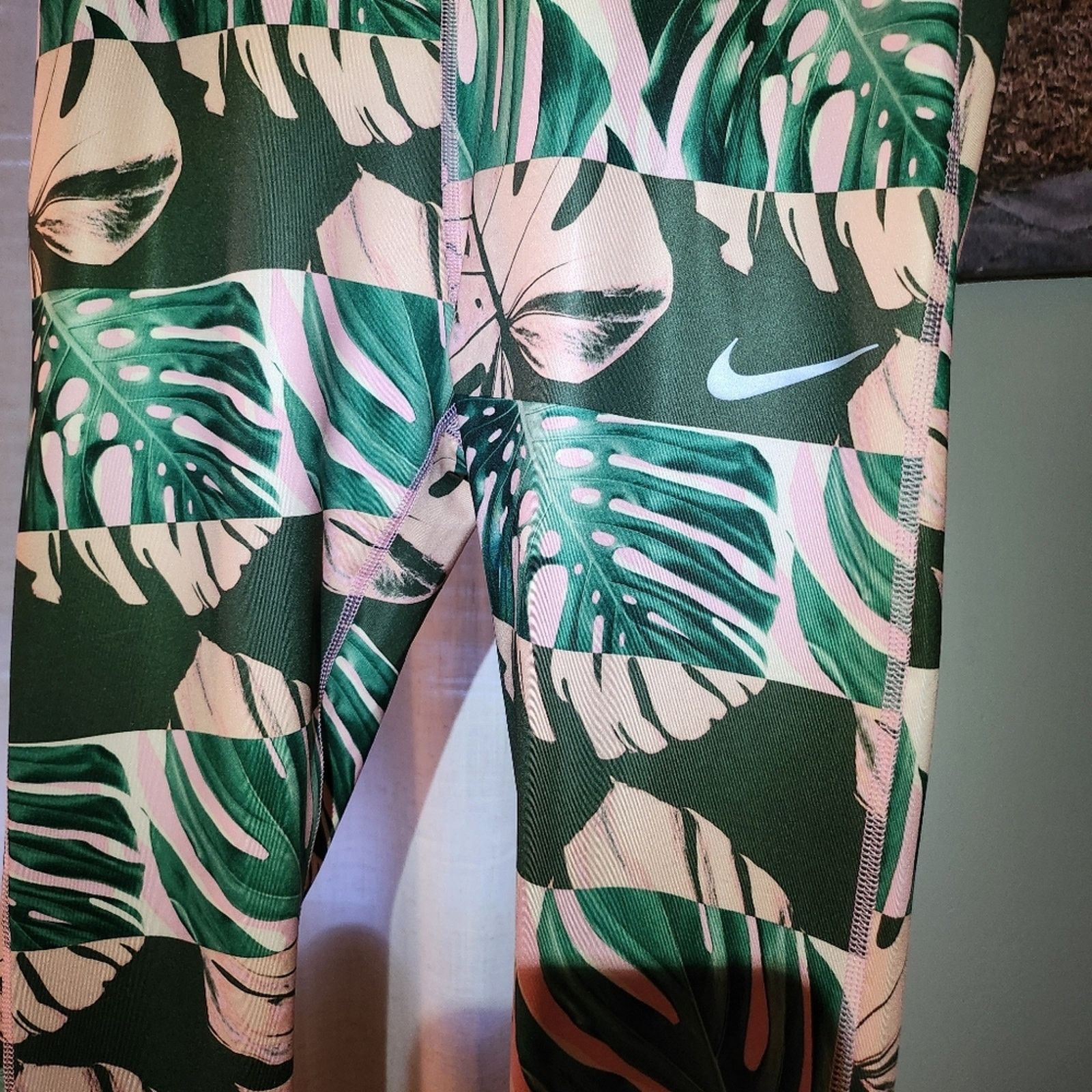 Nike Nike Dri fit Capri Tropical leggings Size 32" / US 10 / IT 46 - 7 Thumbnail