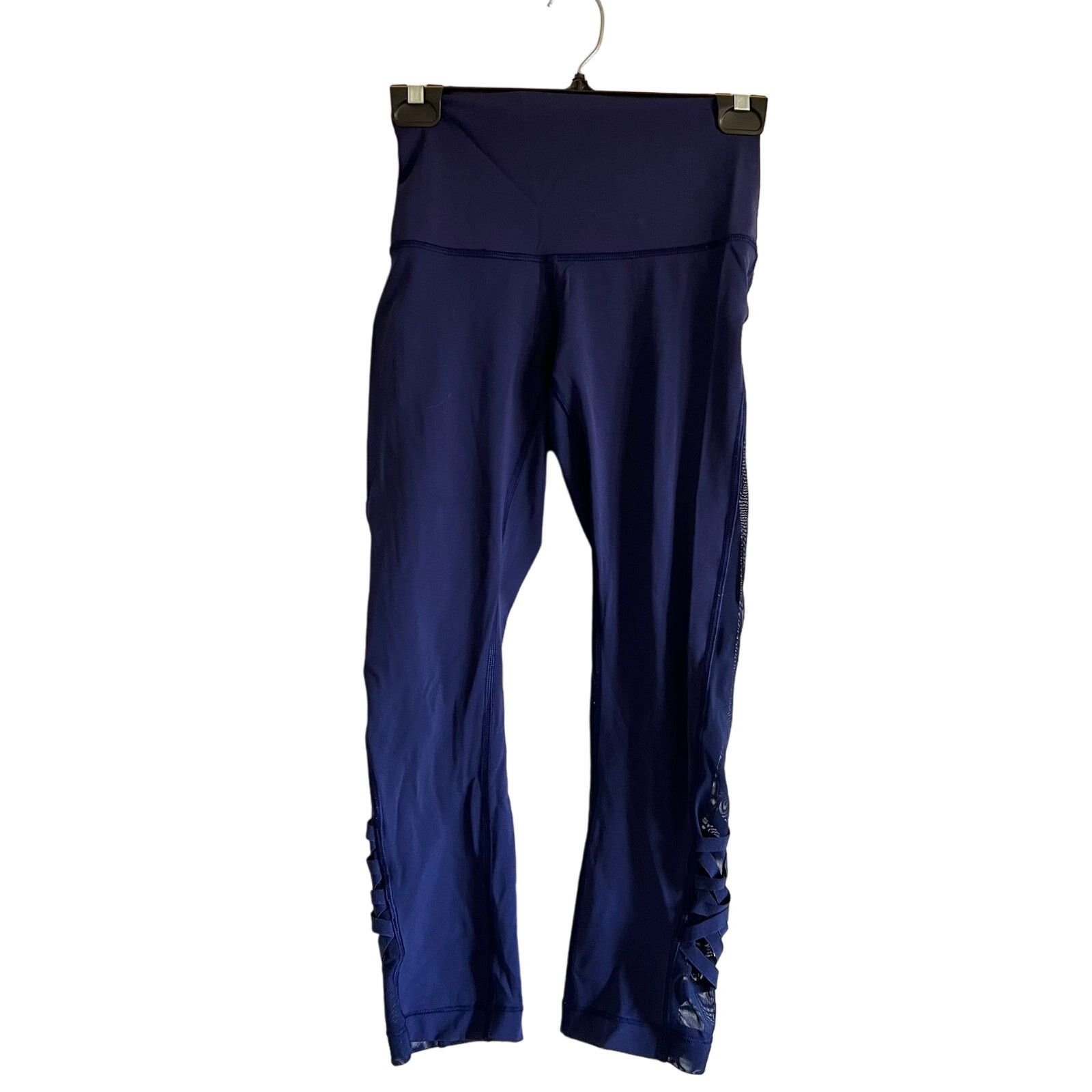 Lululemon Lululemon cropped blue meshed leggings size 4 Size 27" / US 4 / IT 40 - 1 Thumbnail