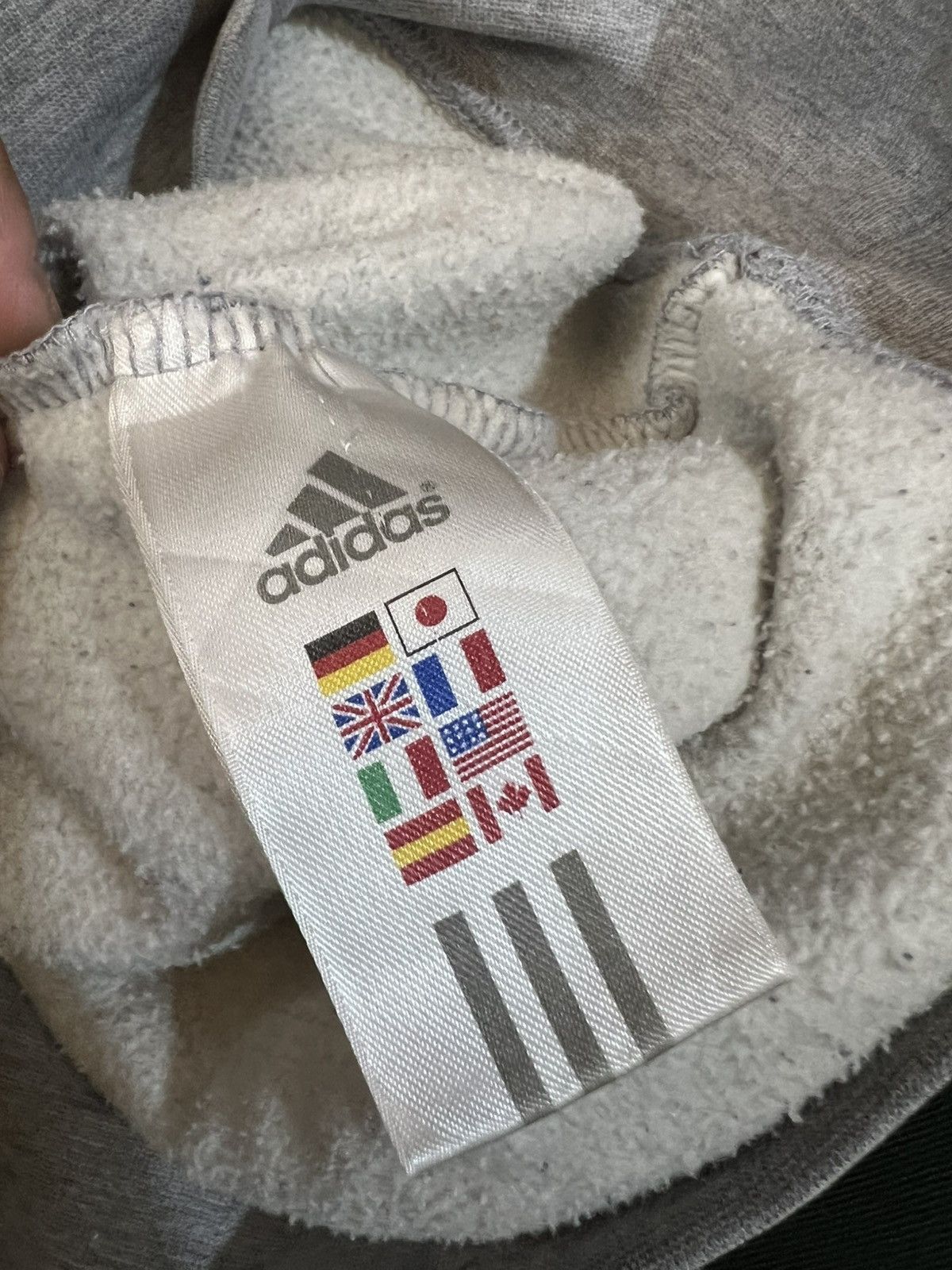 Adidas Vintage Adidas Center Yankees Trashed Hoodies Size US XL / EU 56 / 4 - 11 Thumbnail