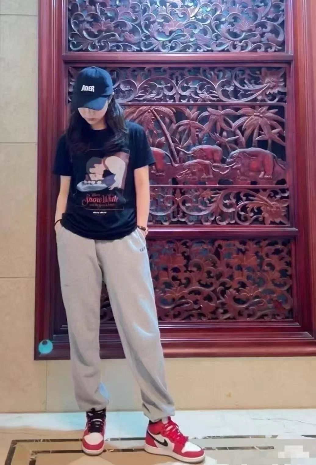 Miu Miu MIU MIU x Disney Sleeping Beauty Print T-shirt M Size M / US 6-8 / IT 42-44 - 2 Thumbnail