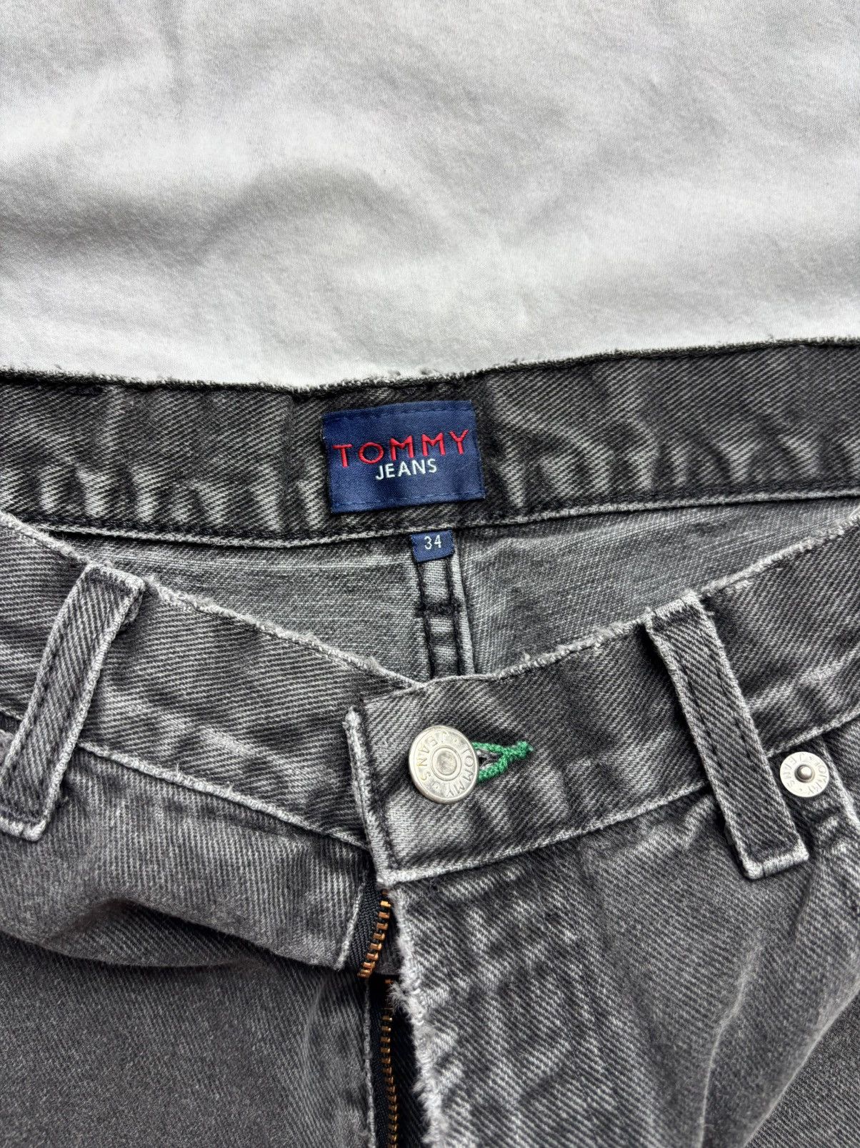 Tommy Hilfiger Vintage Tommy Hilfiger Washed Grey Denim Jeans Straight Fit Size US 34 / EU 50 - 3 Thumbnail