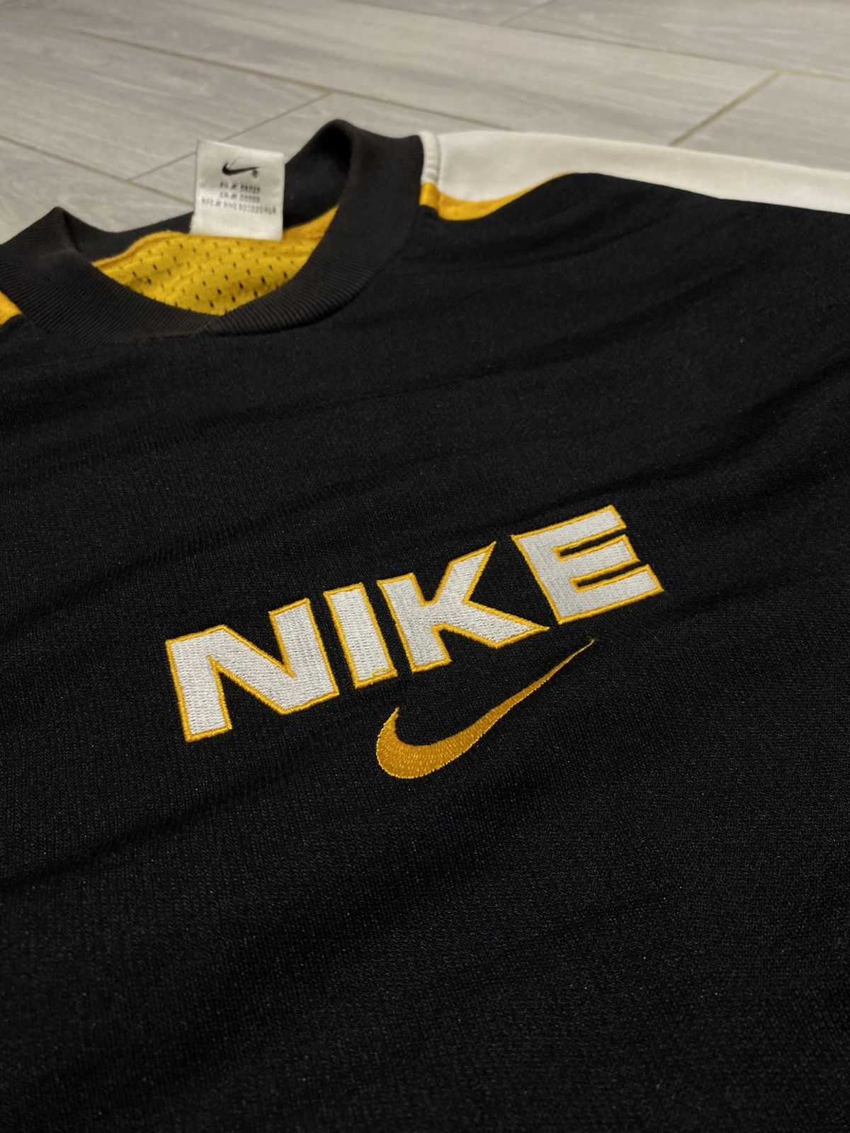 Nike Vintage 90's Nike Sweatshirt Crewneck Rare Center Swoosh Y2K Size US S / EU 44-46 / 1 - 2 Thumbnail