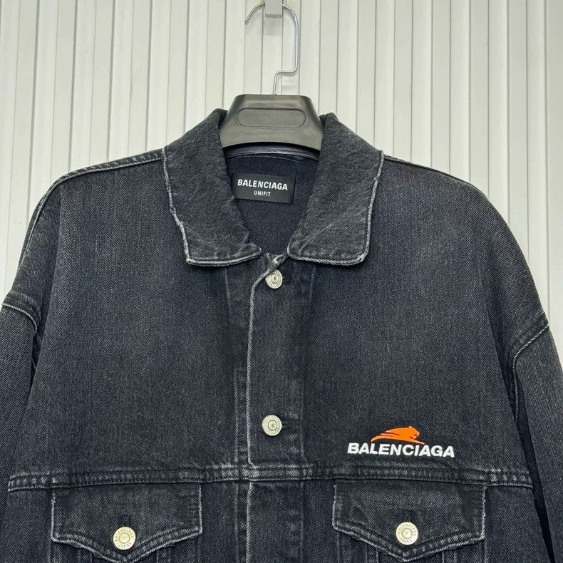 Balenciaga Balenciaga size M Year of the Tiger Black Washed Denim Jac Size US M / EU 48-50 / 2 - 3 Thumbnail