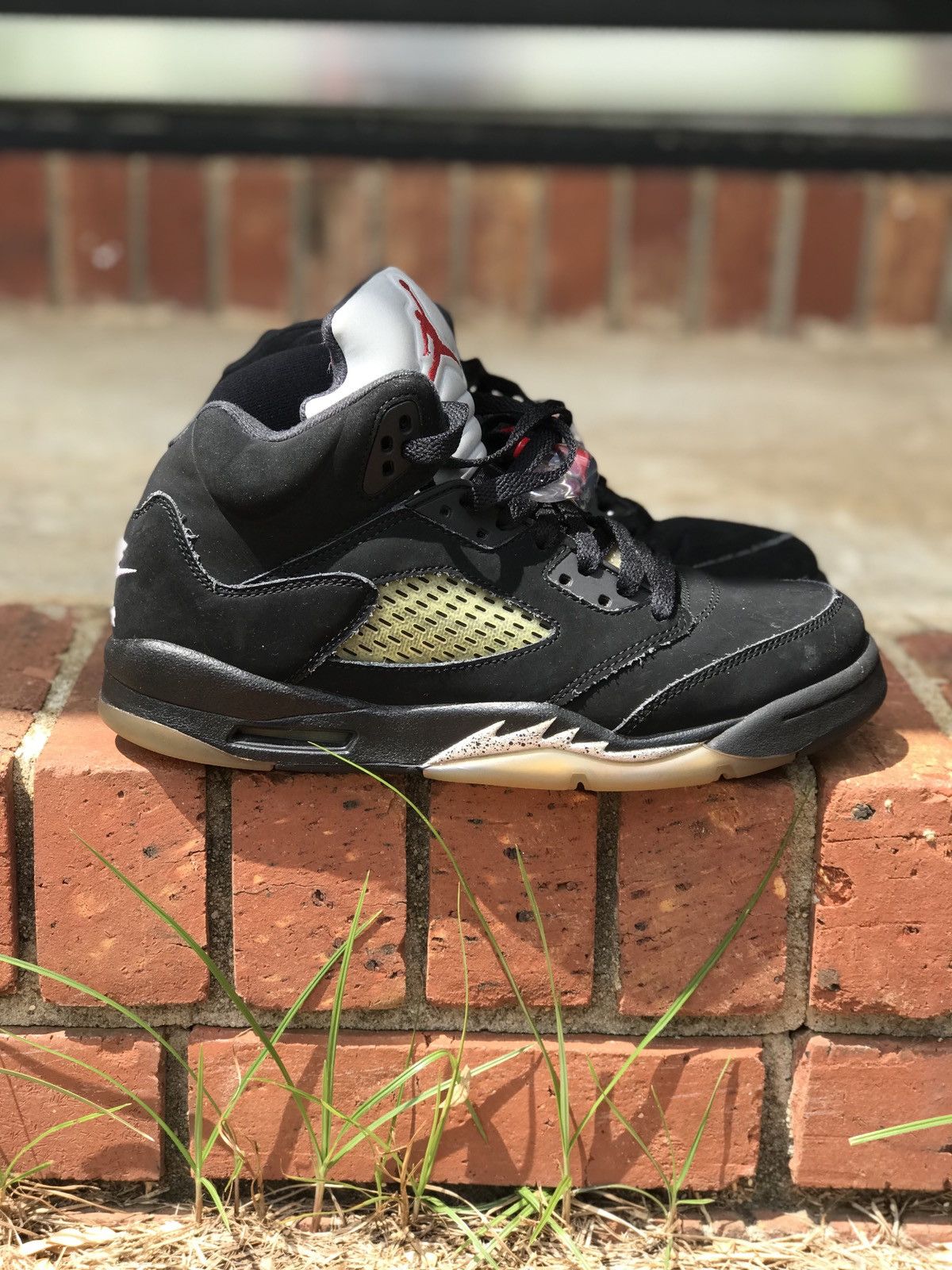 Jordan Brand Air Jordan Retro 5 Black Metallic (2016) Size 7Y / 8.5 Wmns Size US 7 / EU 40 - 1 Thumbnail