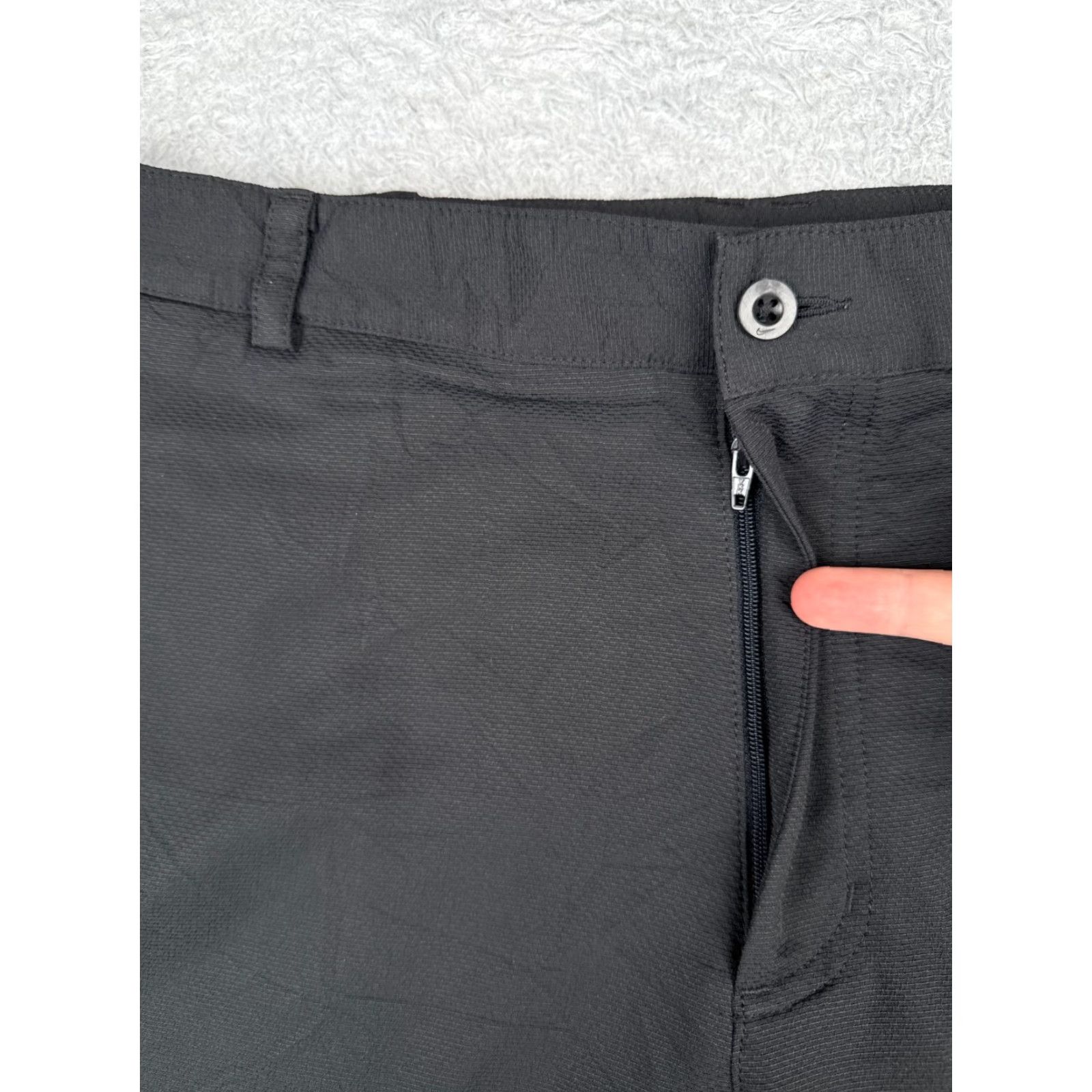 Nike Nike Shorts Mens 34 DARK Gray Flat Polyester Blend Golf Outdoor 30x11 Athletic Clothing Mens Shorts Regular 34 Gray Nike Size US 34 / EU 50 - 6 Thumbnail