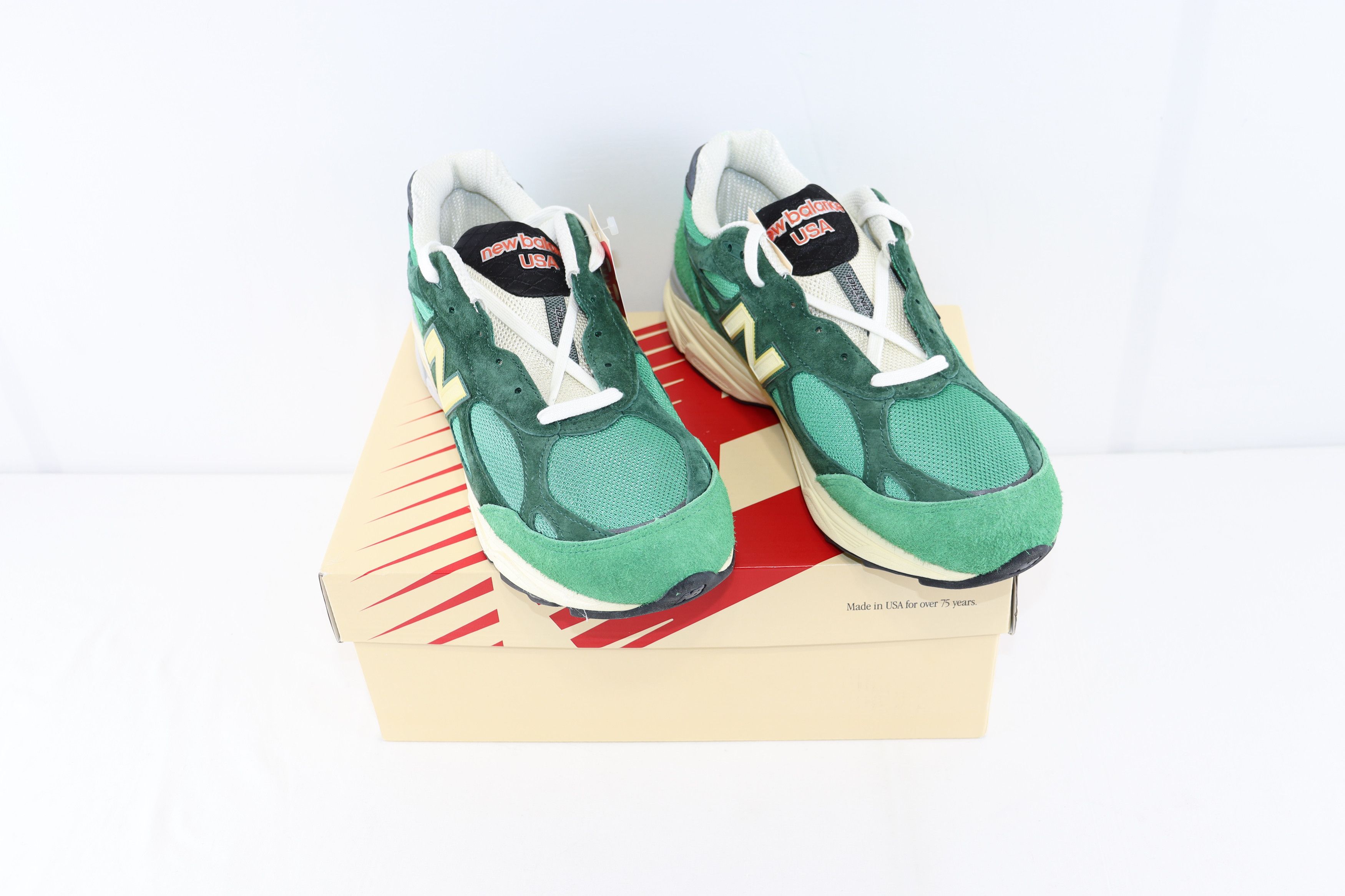New Balance o1rshd1 990 V3 sneakers in Green/Gold Size US 11.5 / EU 44-45 - 13 Thumbnail