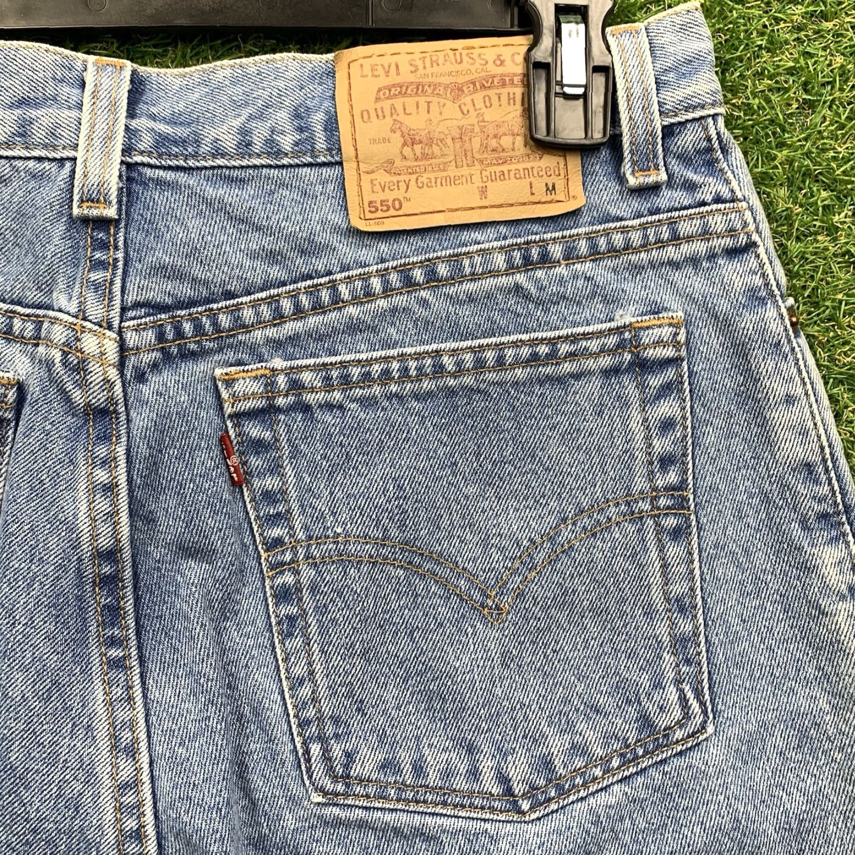 Levi's VINTAGE Levi's 550 Jean Shorts Womens 14 Relaxed Fit Bermuda Y2K Blue Light Cut Off 90s Grunge Size 36" / US 14 / IT 50 - 3 Thumbnail