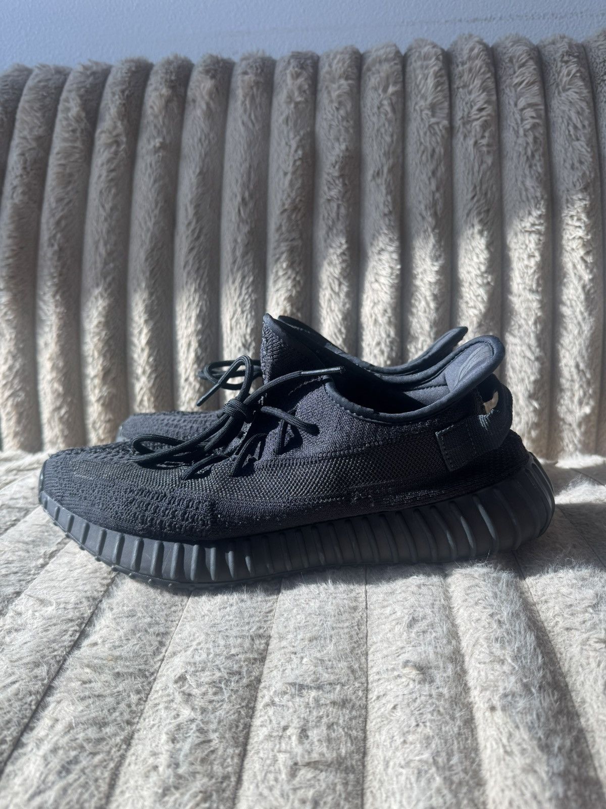 Yeezy Adidas Yeezy 350 V2 Onyx Size US 11.5 / EU 44-45 - 2 Thumbnail