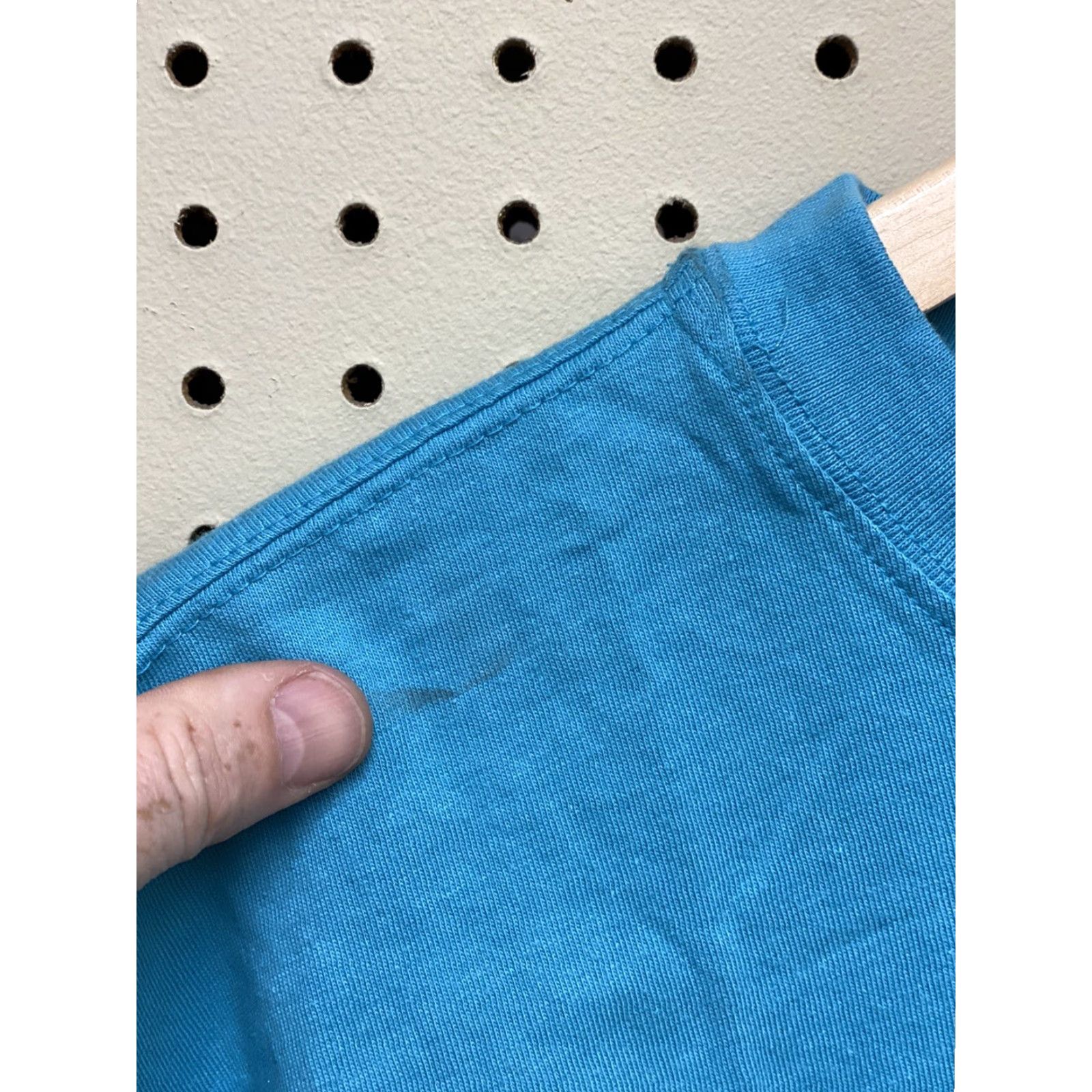 Vintage VINTAGE Cape Isle Knitters T-Shirt Mens M Blue Short Sleeve Cotton Crew Neck Single Stitch Blank *as is New Size US M / EU 48-50 / 2 - 4 Thumbnail