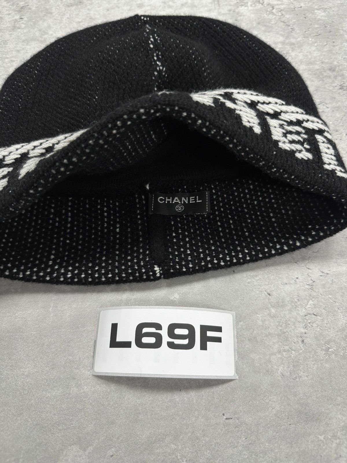 Chanel Chanel Big Logo Oversized Cashmere Beanie Black Size ONE SIZE - 4 Thumbnail