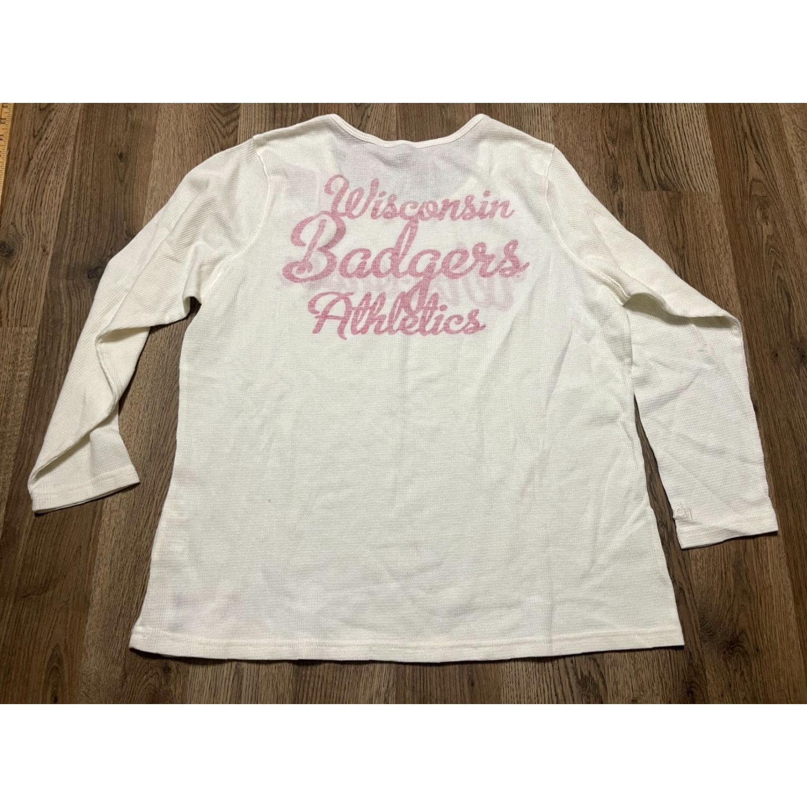 Vintage Touch Shirt Women's 1X White Long Sleeve Wisconsin Badgers Athletics Shirt Womens 1X White Long Sleeve Wisconsin Badgers Athletics 90s? Size XL / US 12-14 / IT 48-50 - 2 Thumbnail