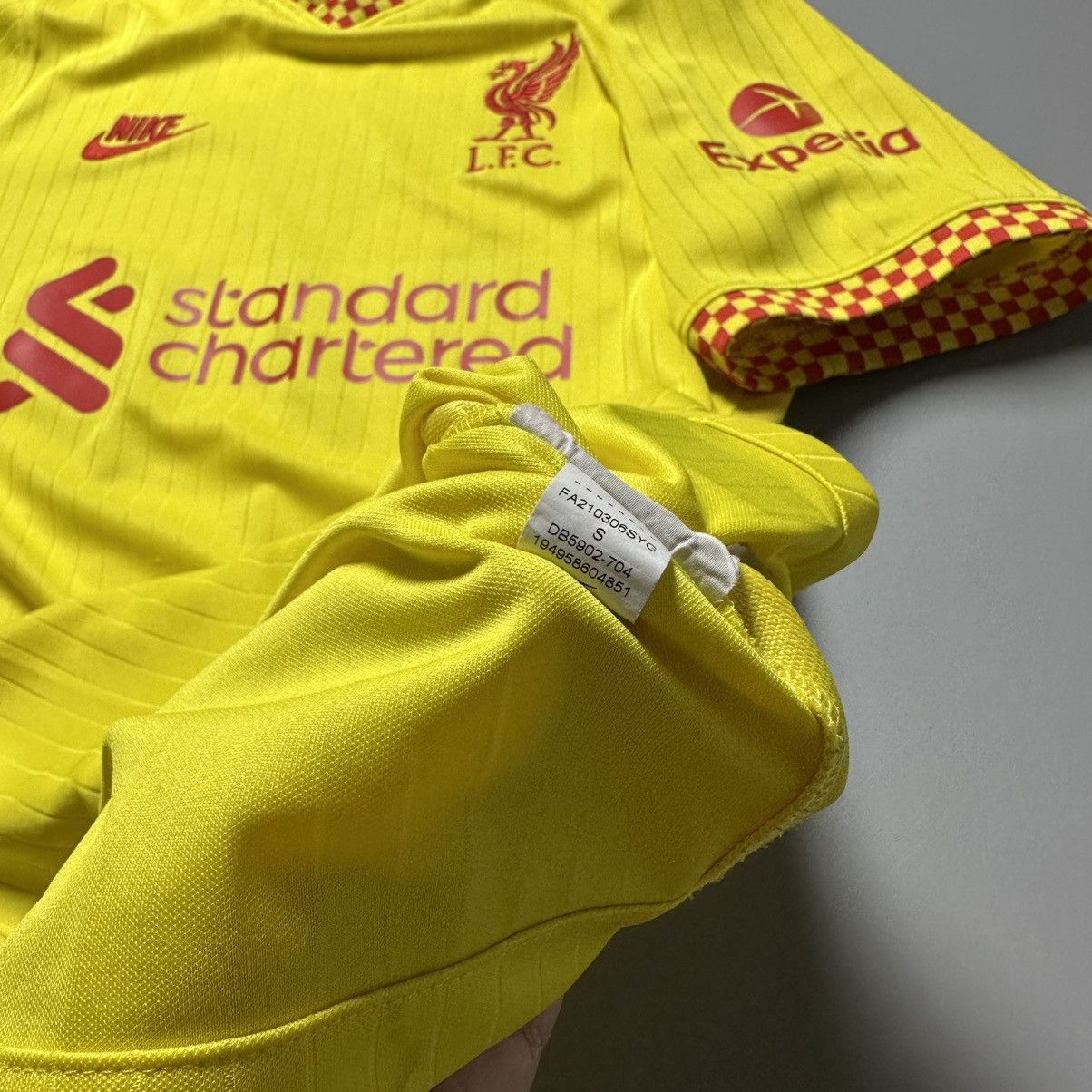 Vintage LIVERPOOL NIKE 2021/2022 SOCCER THIRD JERSEY #20 DIOGO JOTA Size US S / EU 44-46 / 1 - 12 Thumbnail