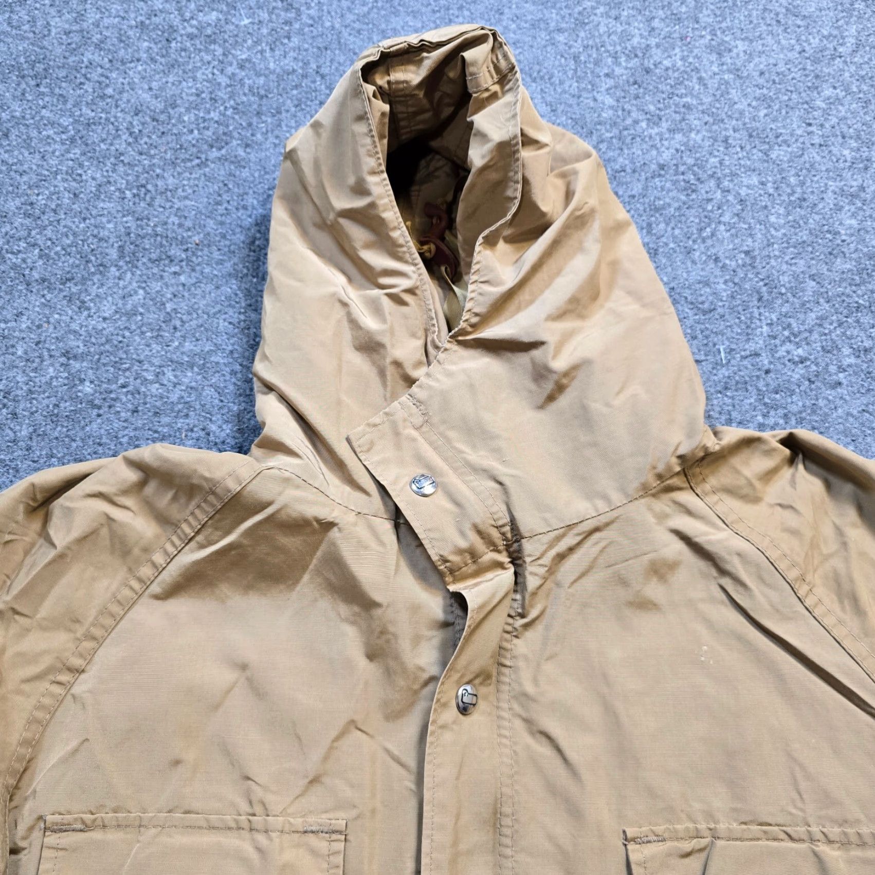 Vintage VINTAGE Woolrich Jacket Mens M Beige Parka Hooded Zip Pockets Utility Services: Heavy Duty Zipper, Front Pockets, Softshell, Travel, Workwear Mens Size US M / EU 48-50 / 2 - 2 Thumbnail