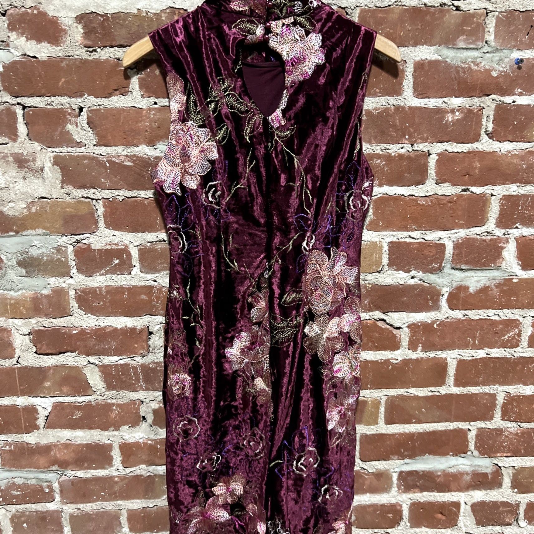 Velour Eci Women’s Dress Tank Velour Floral Sleeveless Maroon 6 Knee Length Women's Size M / US 6-8 / IT 42-44 - 4 Thumbnail